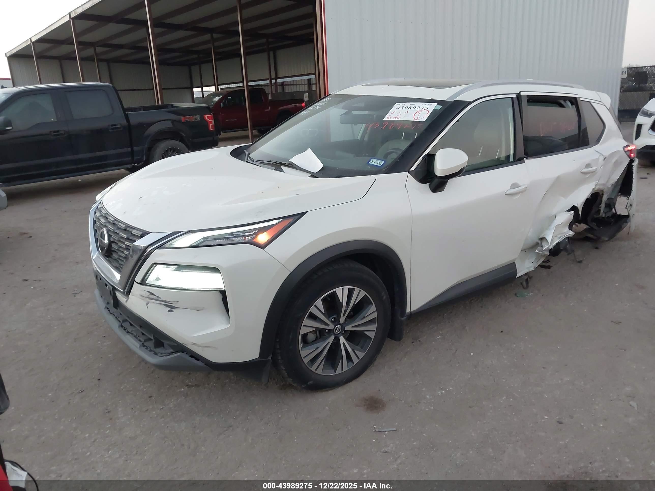NISSAN ROGUE image 2