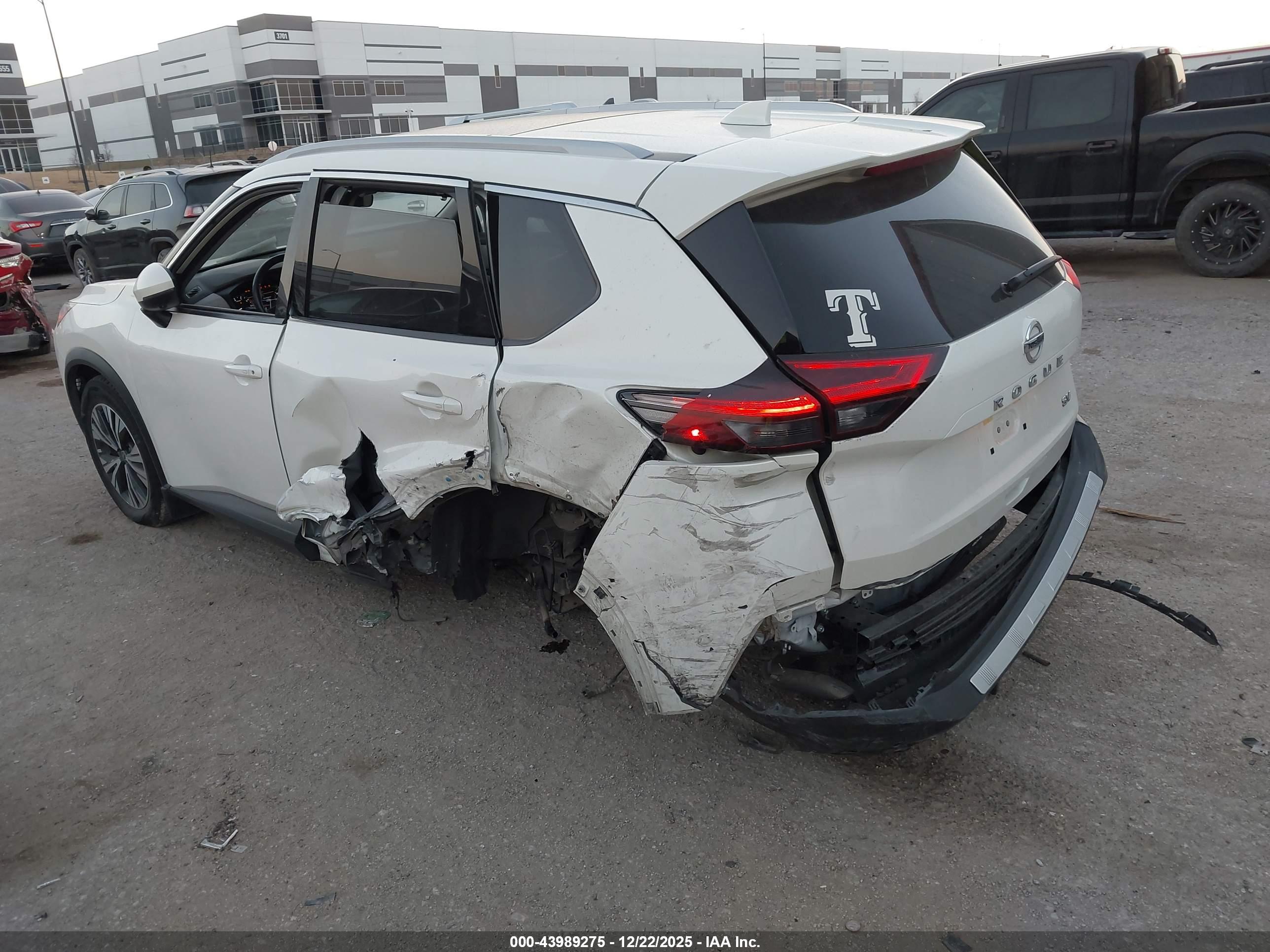 NISSAN ROGUE image 3