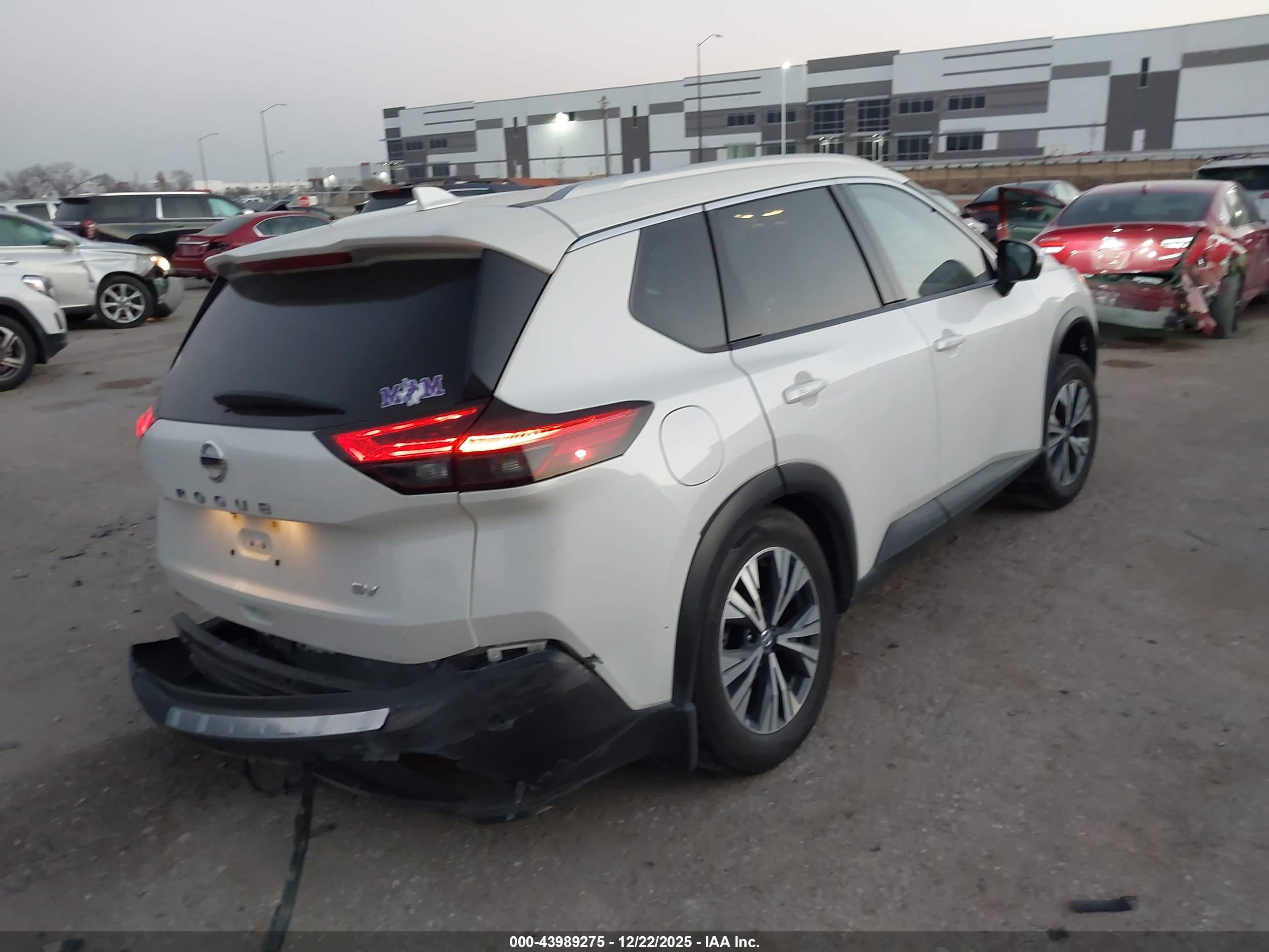 NISSAN ROGUE image 4