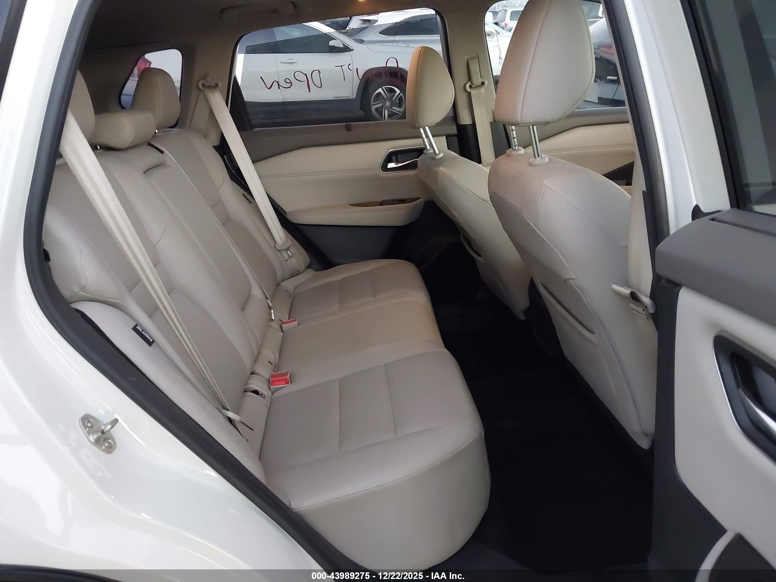NISSAN ROGUE image 8