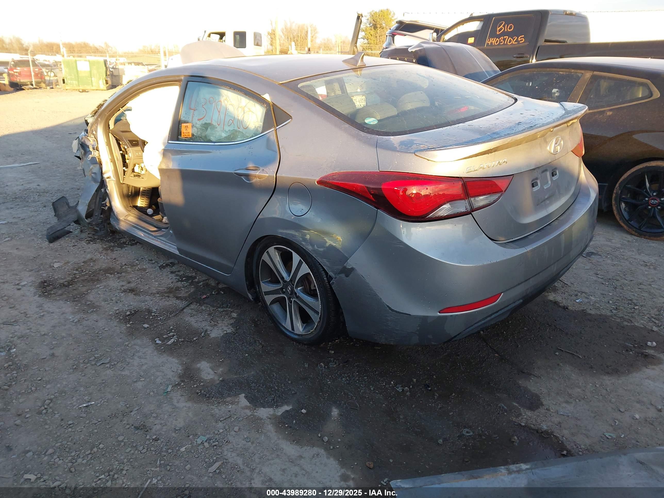 HYUNDAI ELANTRA image 3