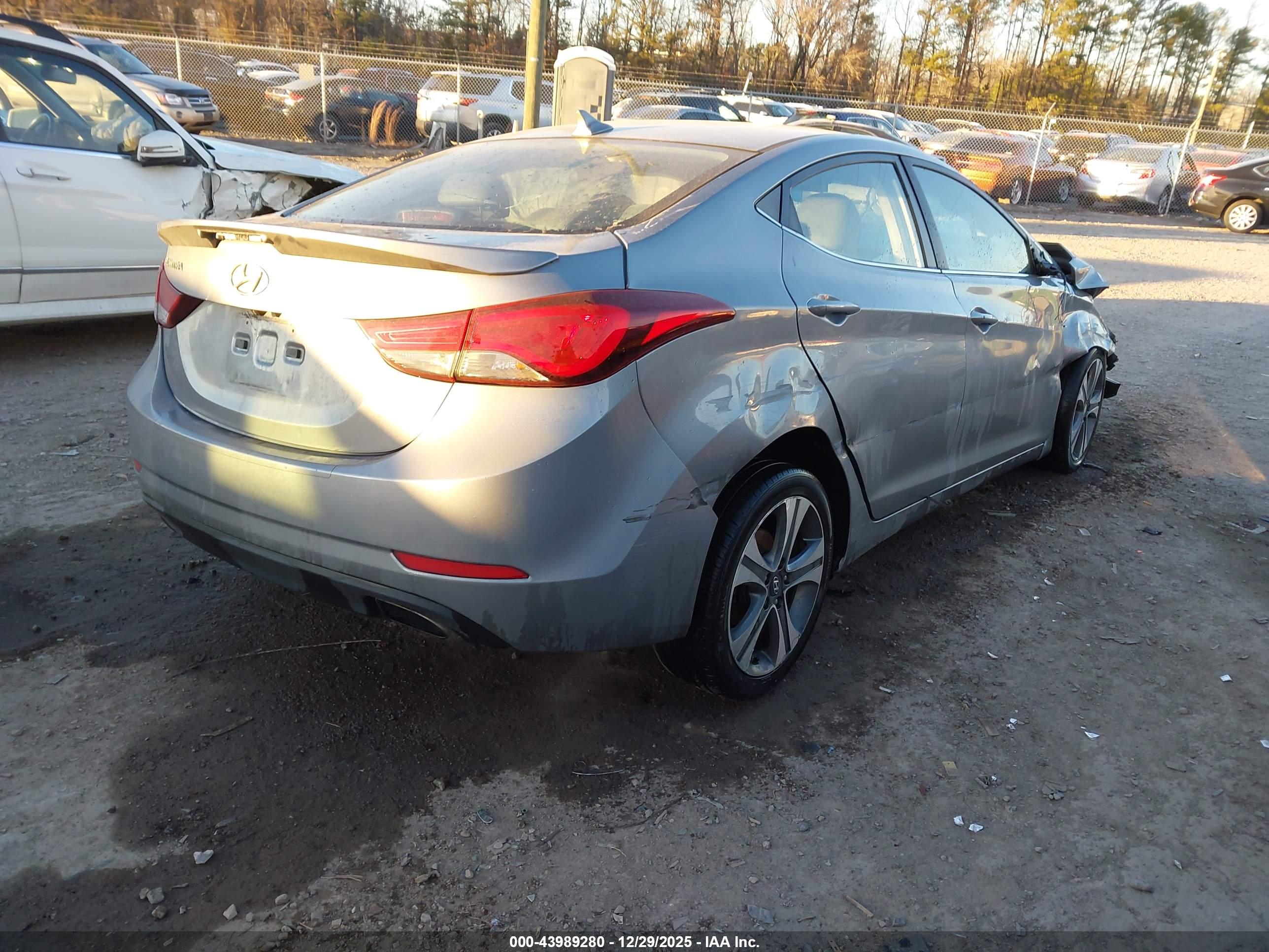 HYUNDAI ELANTRA image 4