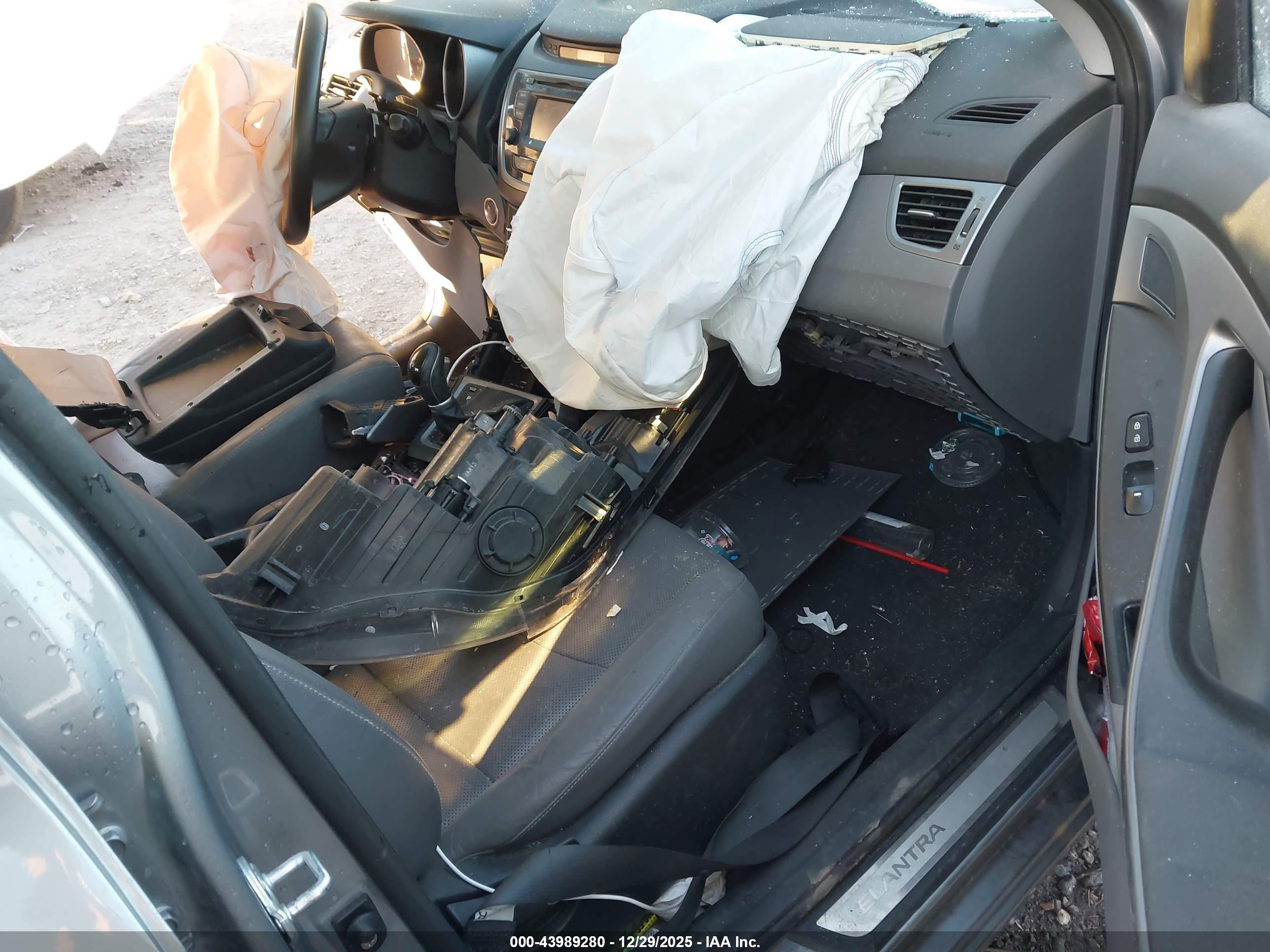 HYUNDAI ELANTRA image 5