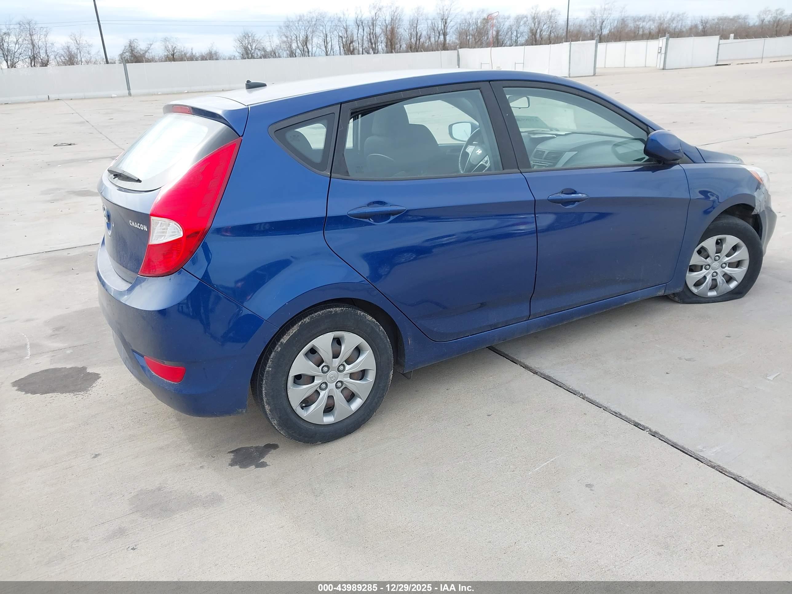 HYUNDAI ACCENT image 4