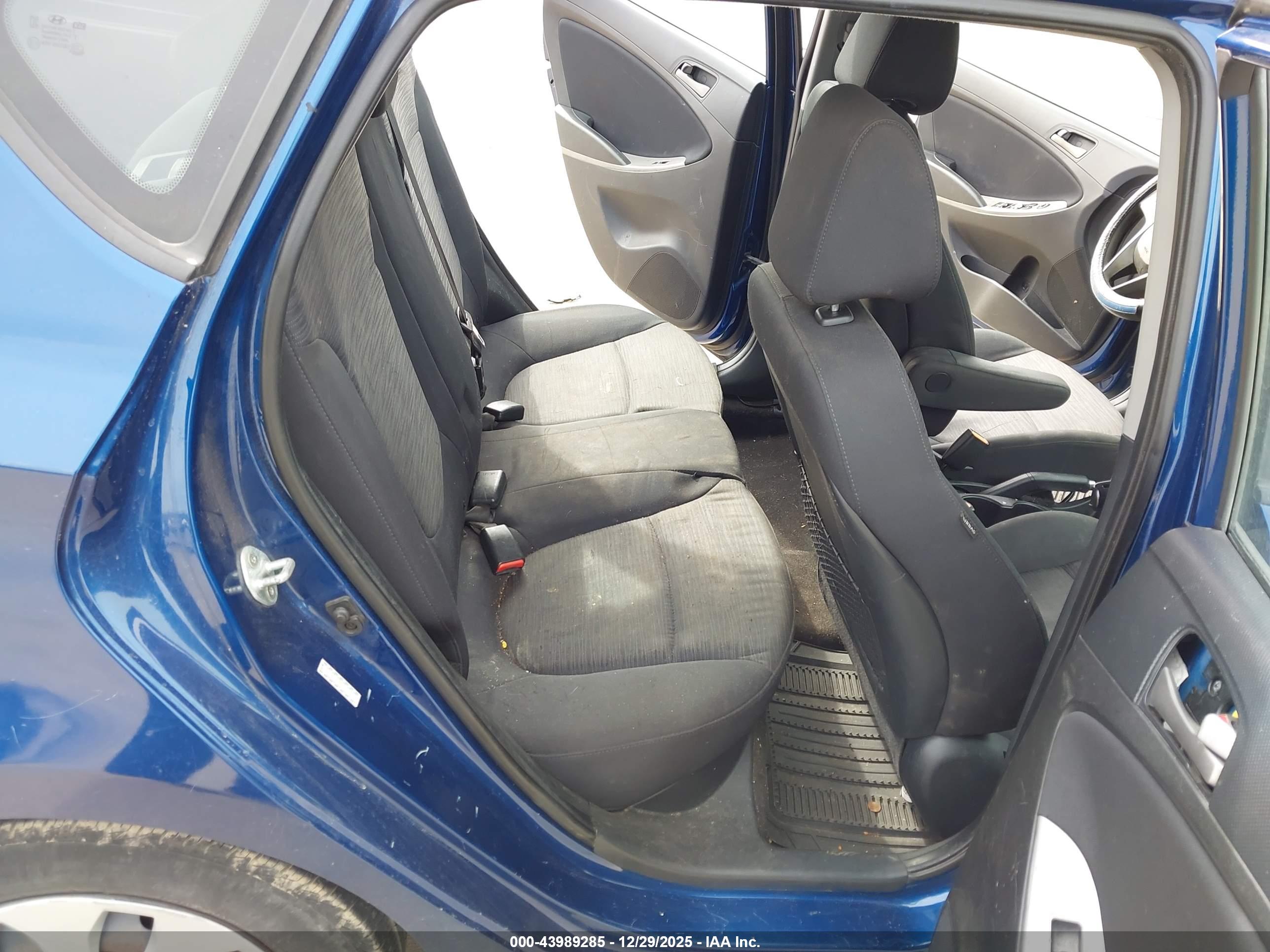 HYUNDAI ACCENT image 8