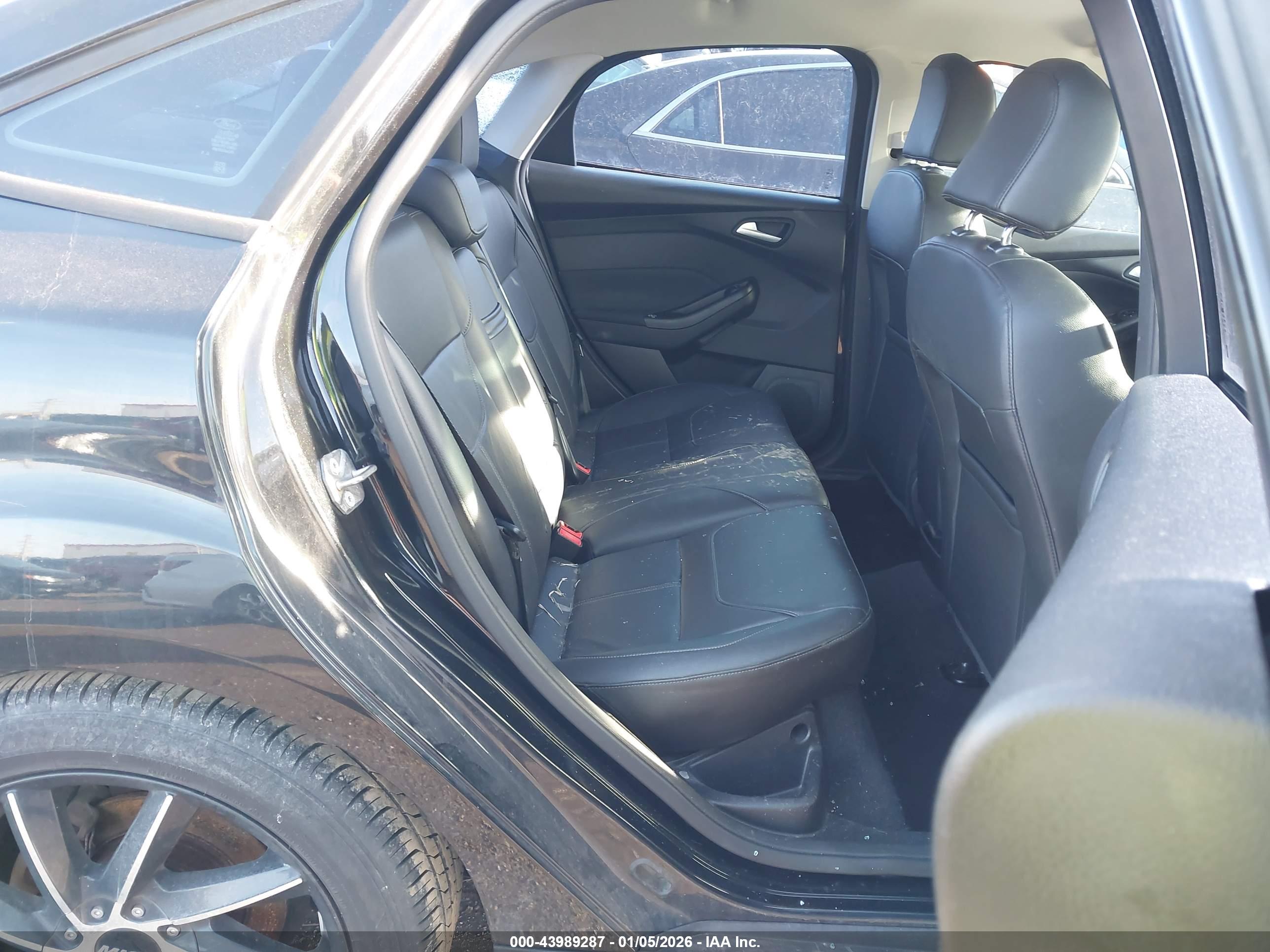FORD FOCUS image 8