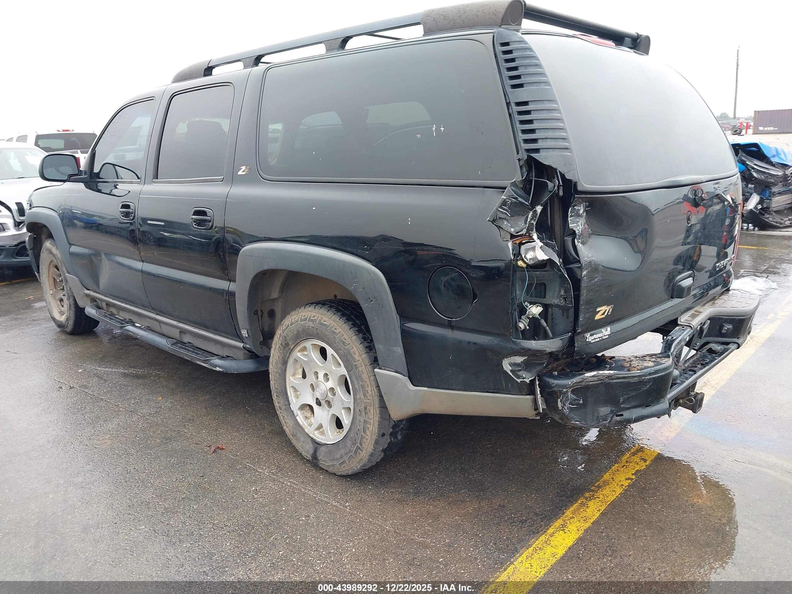 CHEVROLET SUBURBAN image 3