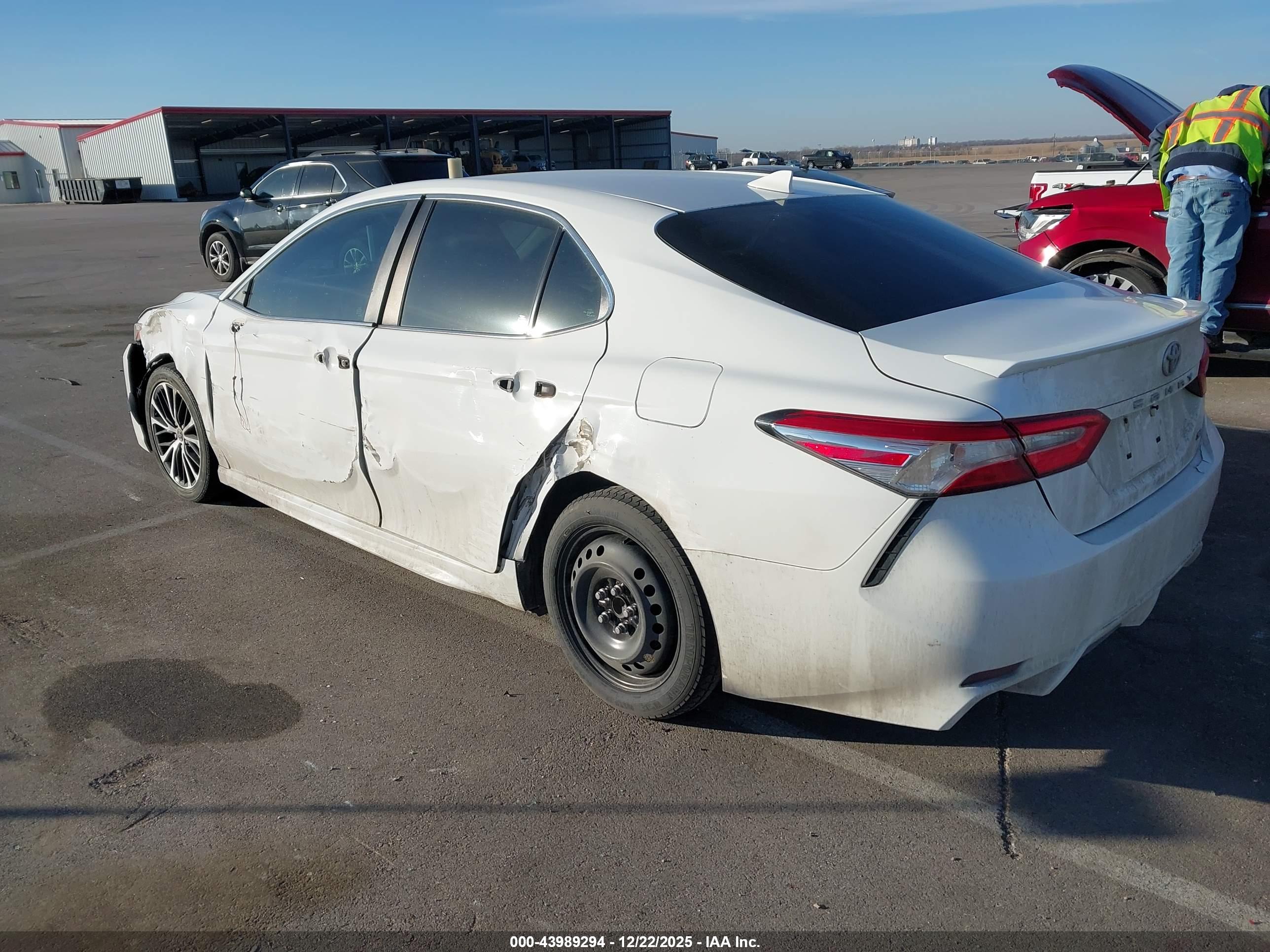 TOYOTA CAMRY image 3