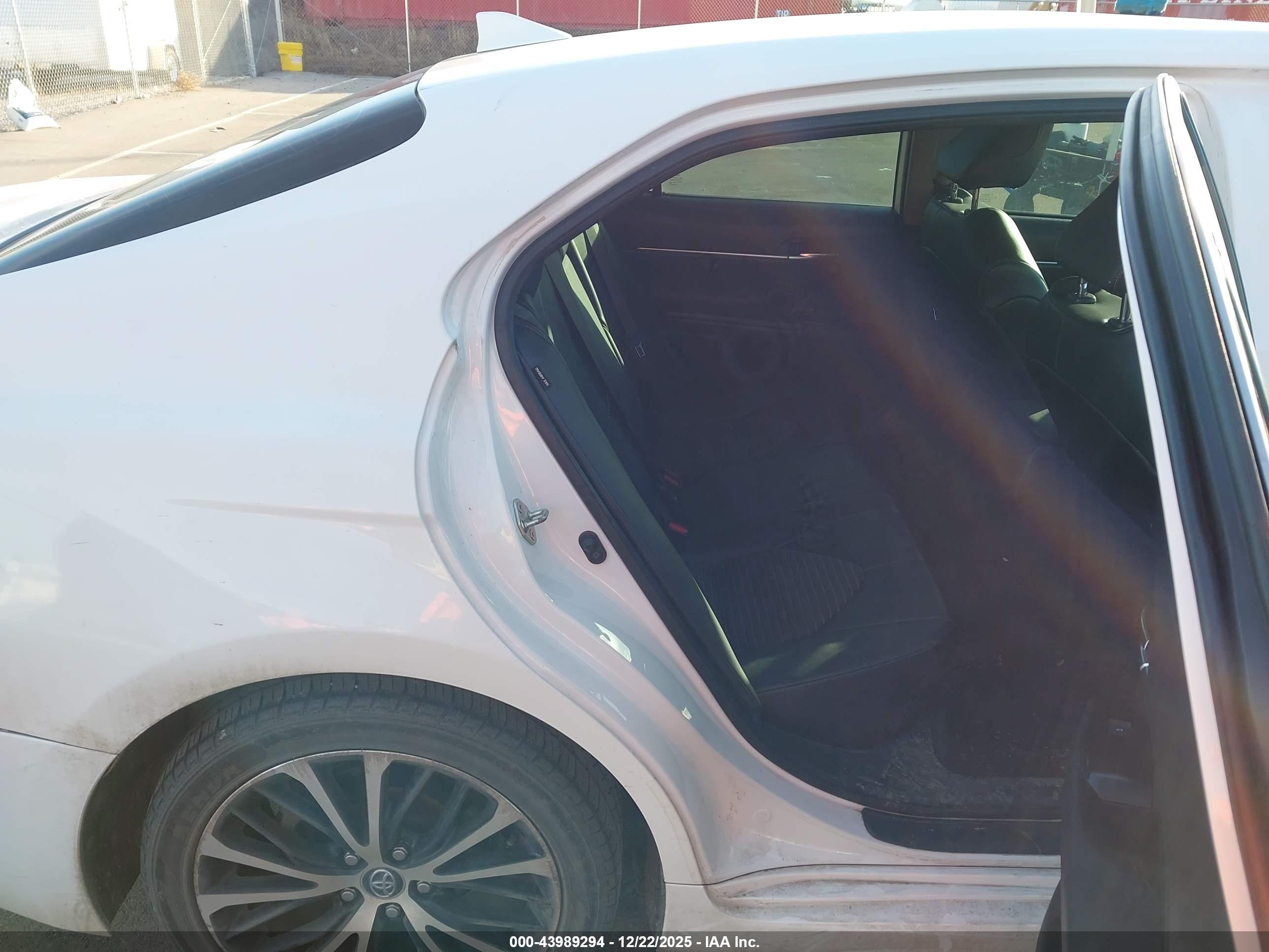TOYOTA CAMRY image 8