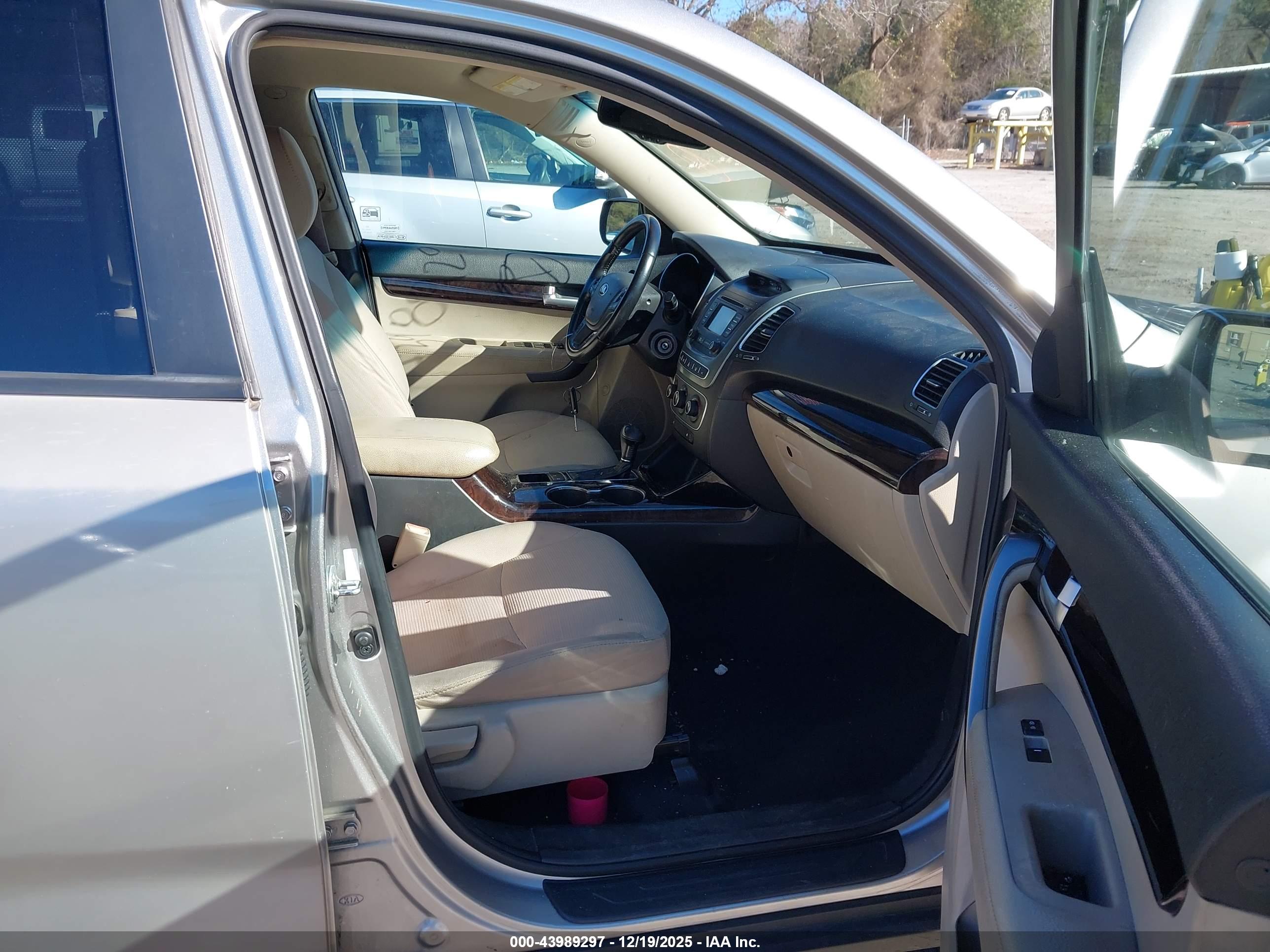 KIA SORENTO image 5