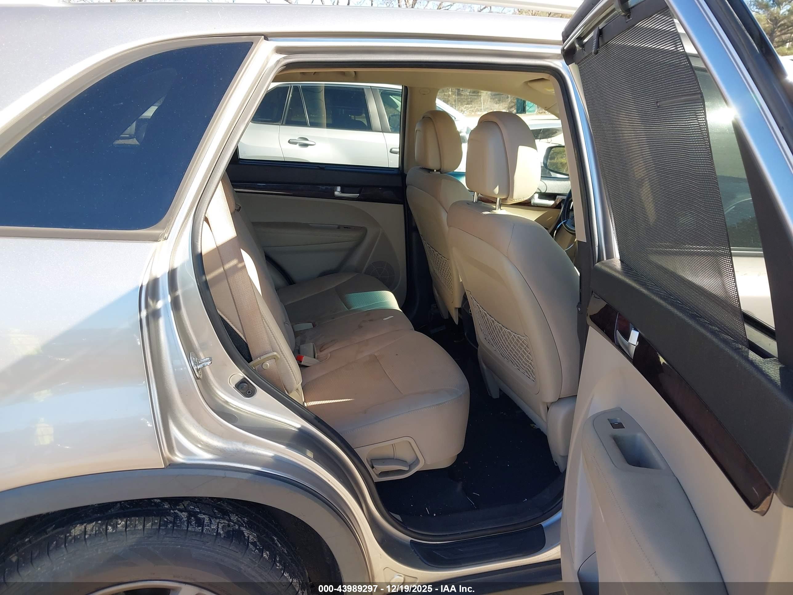 KIA SORENTO image 8