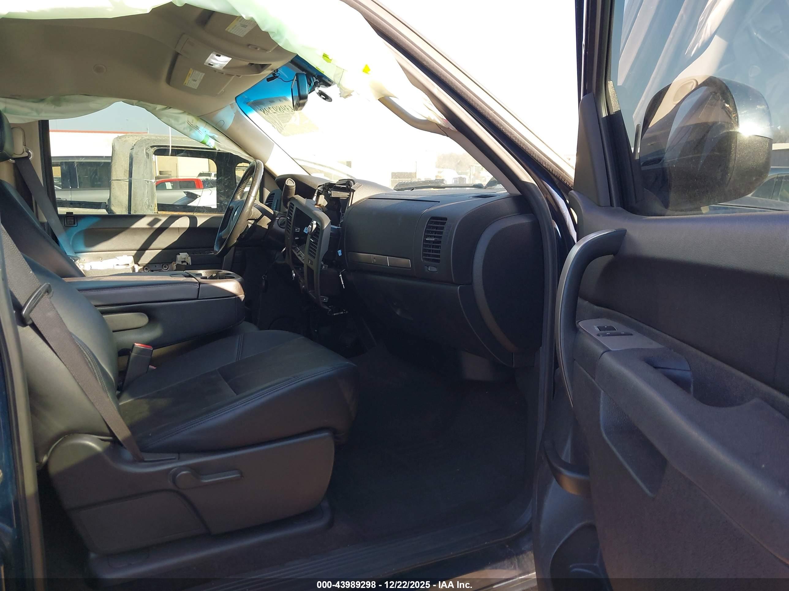 CHEVROLET SILVERADO image 5
