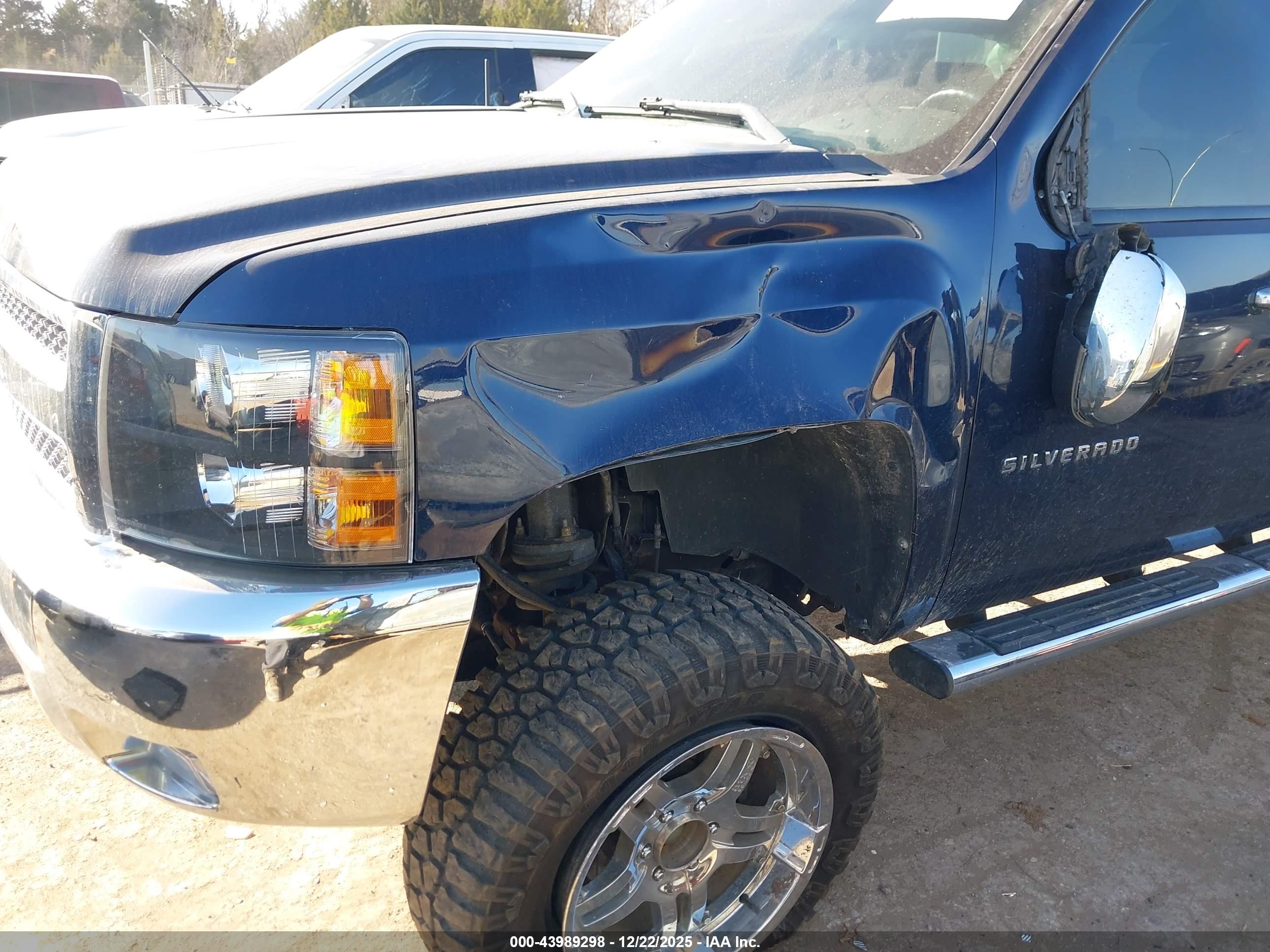 CHEVROLET SILVERADO image 6