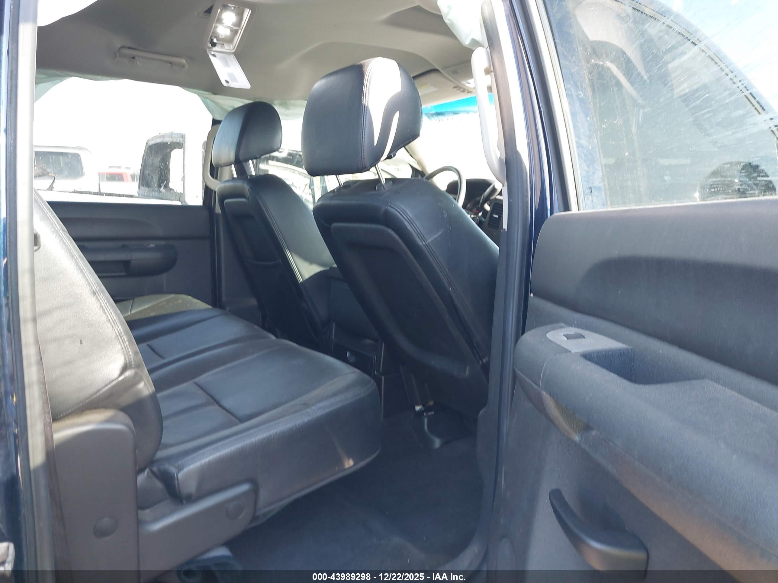 CHEVROLET SILVERADO image 8