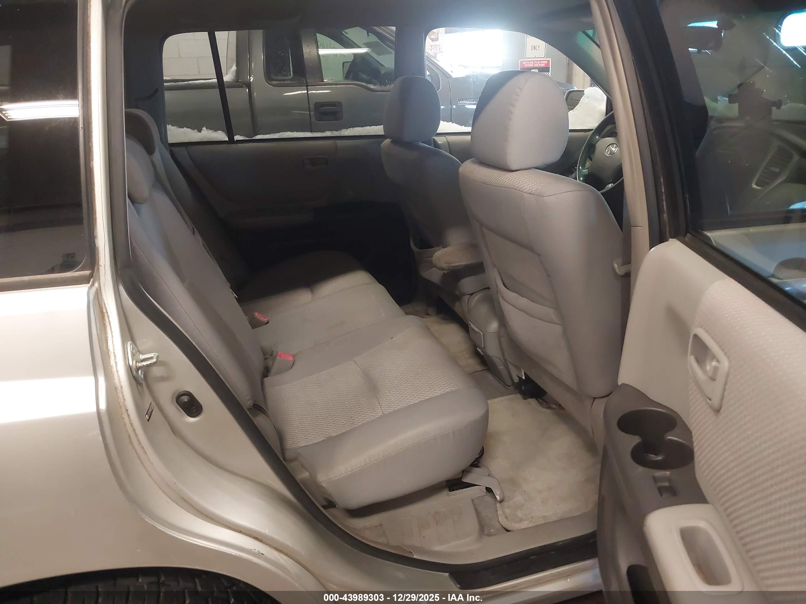 TOYOTA HIGHLANDER image 8