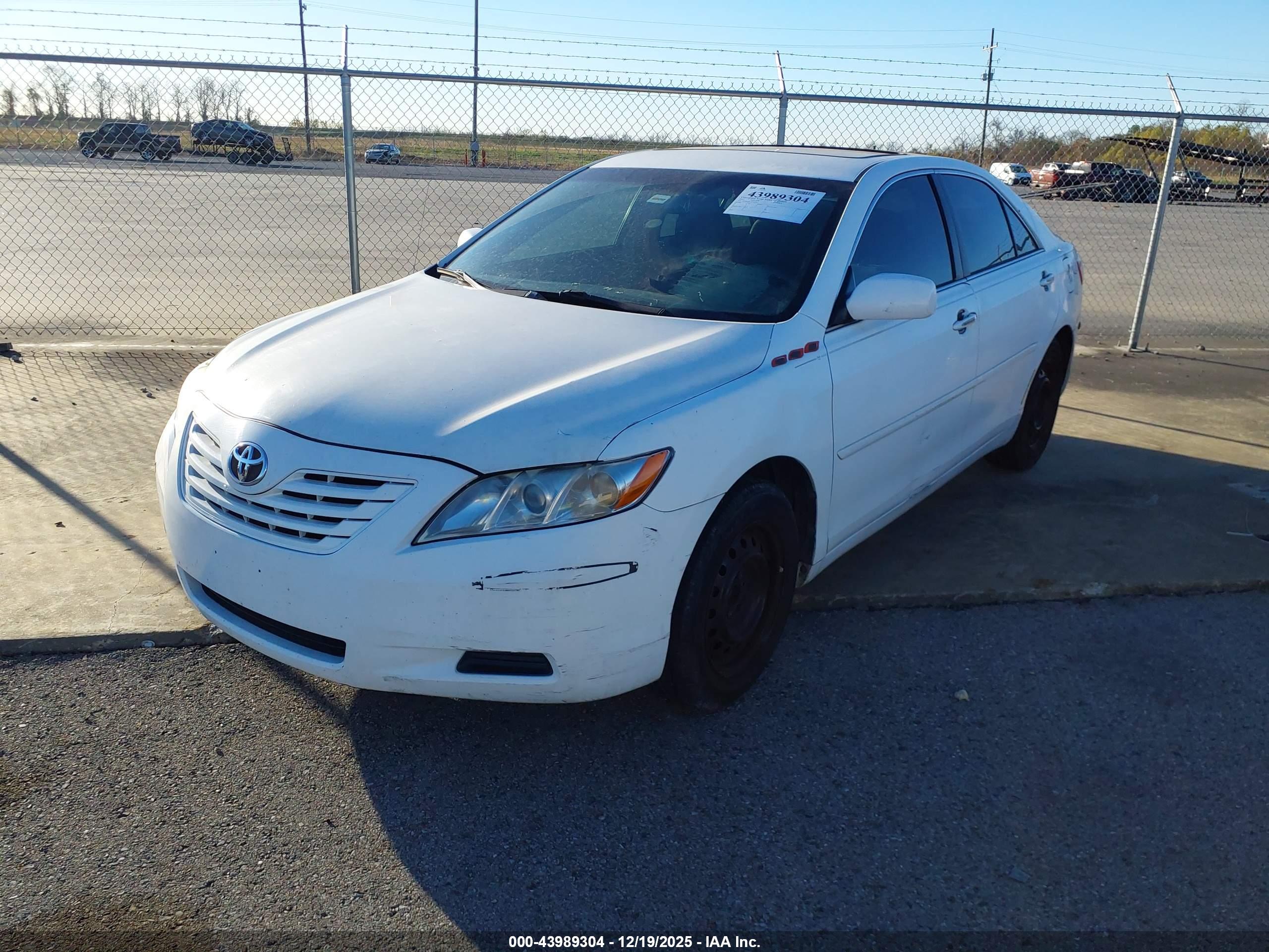 TOYOTA CAMRY image 2