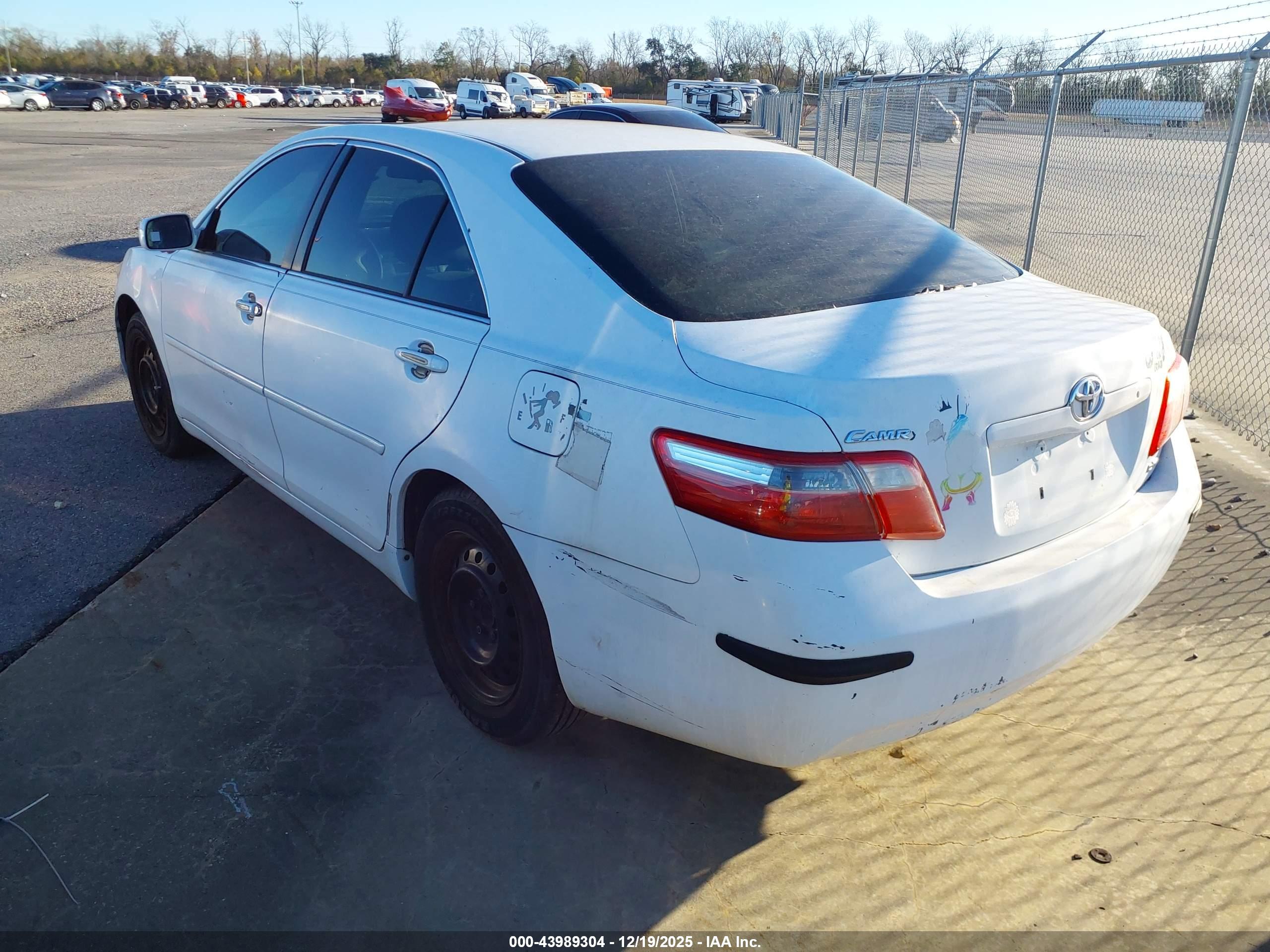 TOYOTA CAMRY image 3
