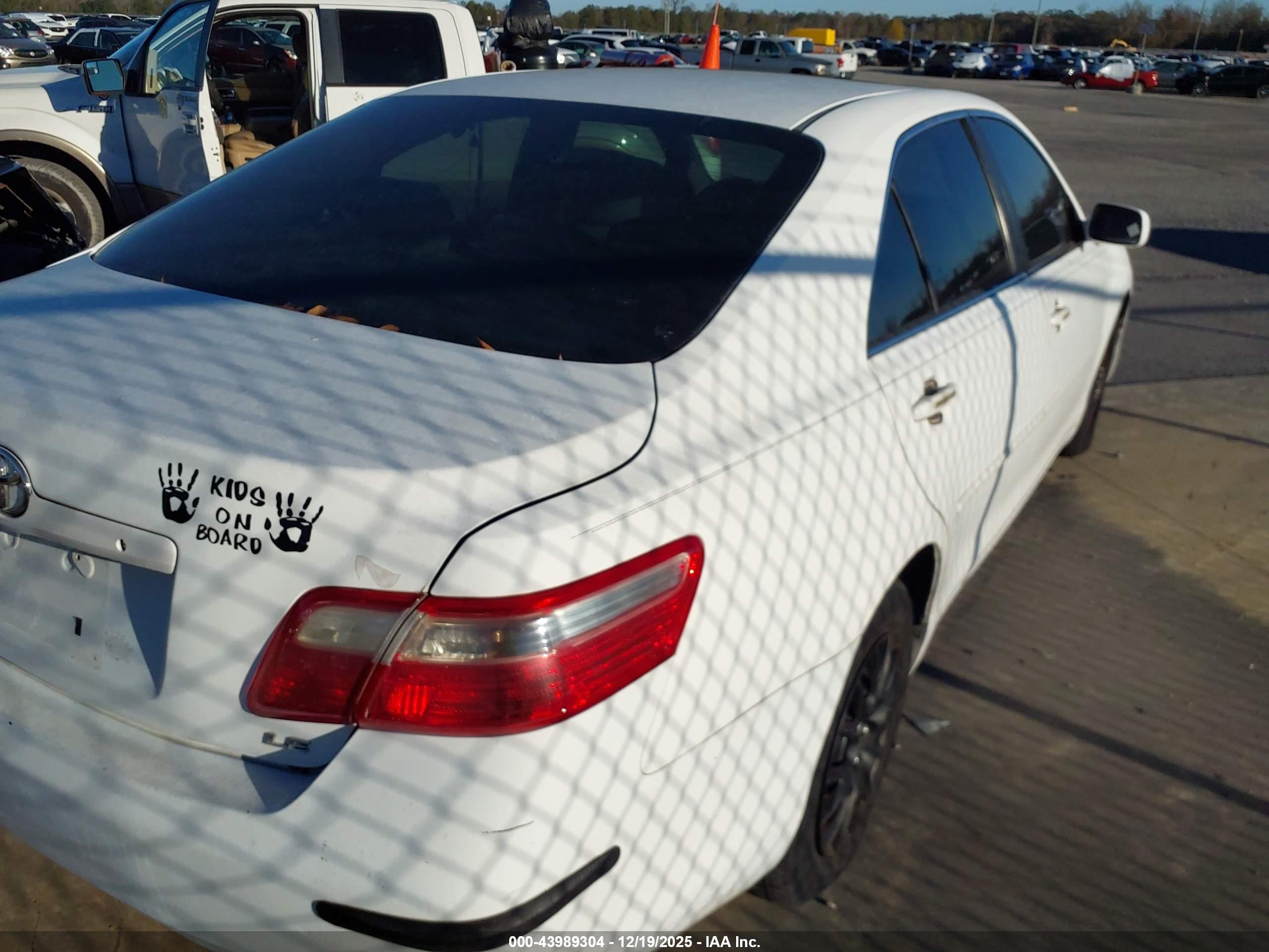 TOYOTA CAMRY image 4