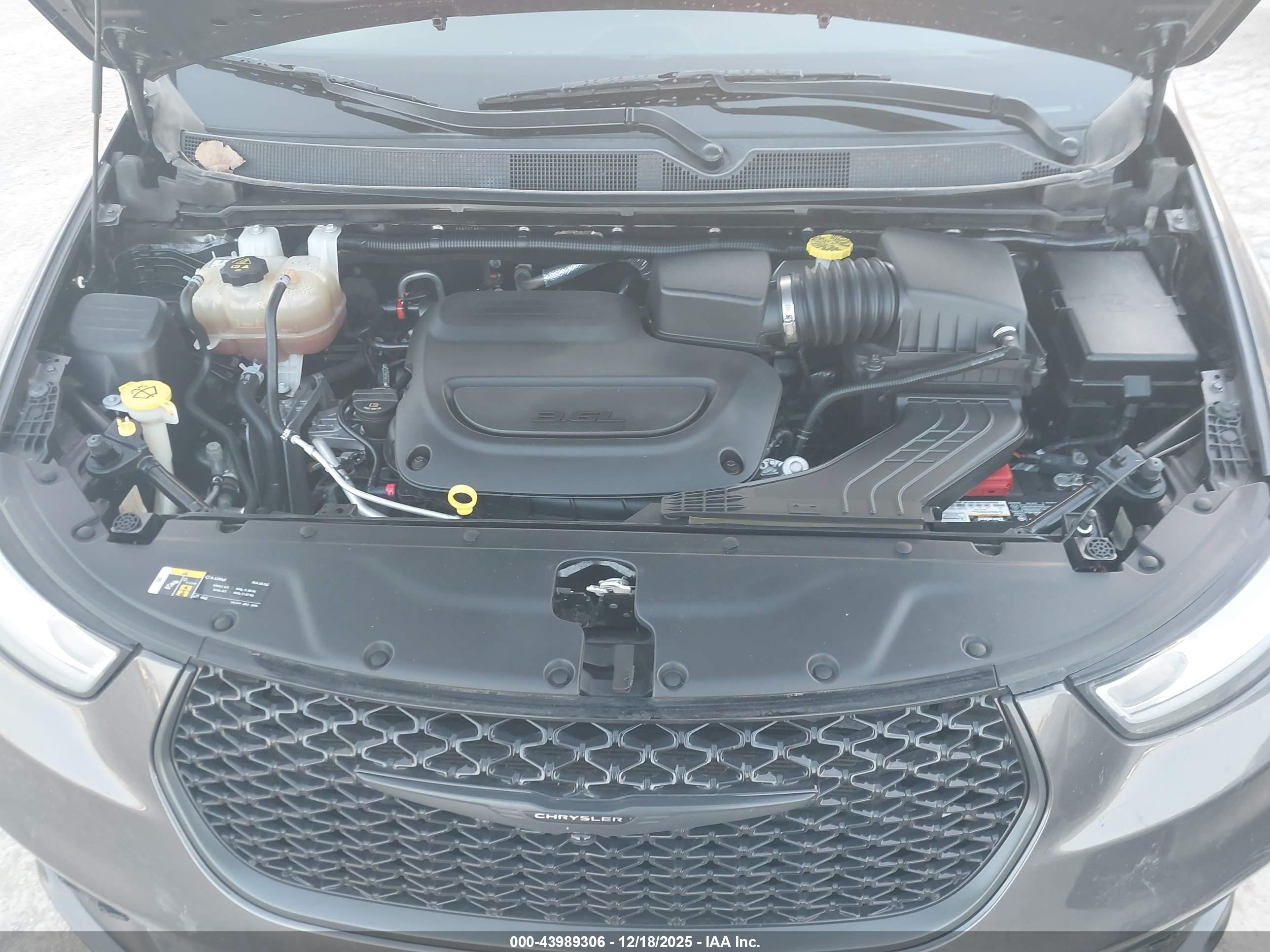 CHRYSLER PACIFICA image 10