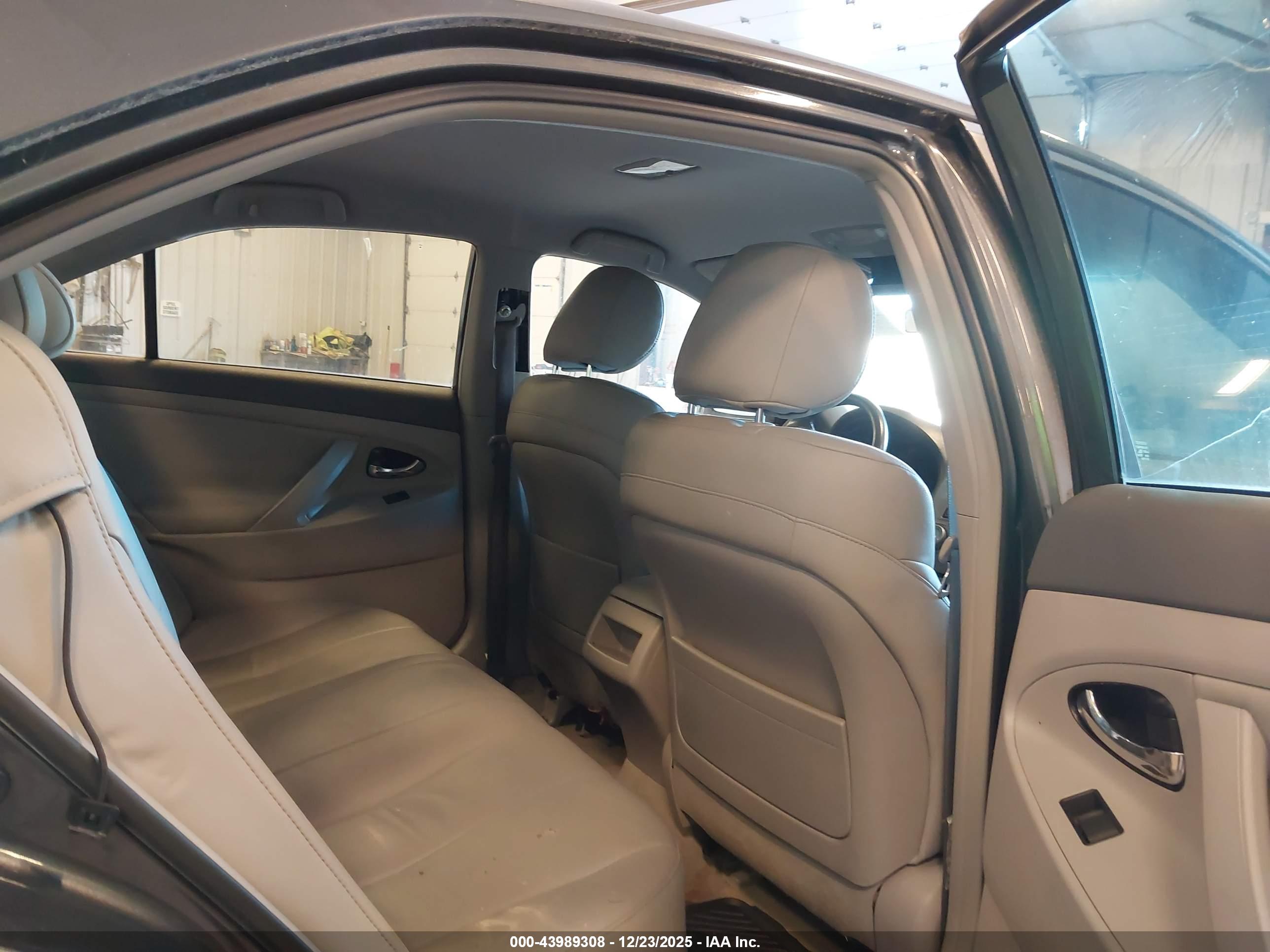 TOYOTA CAMRY image 8