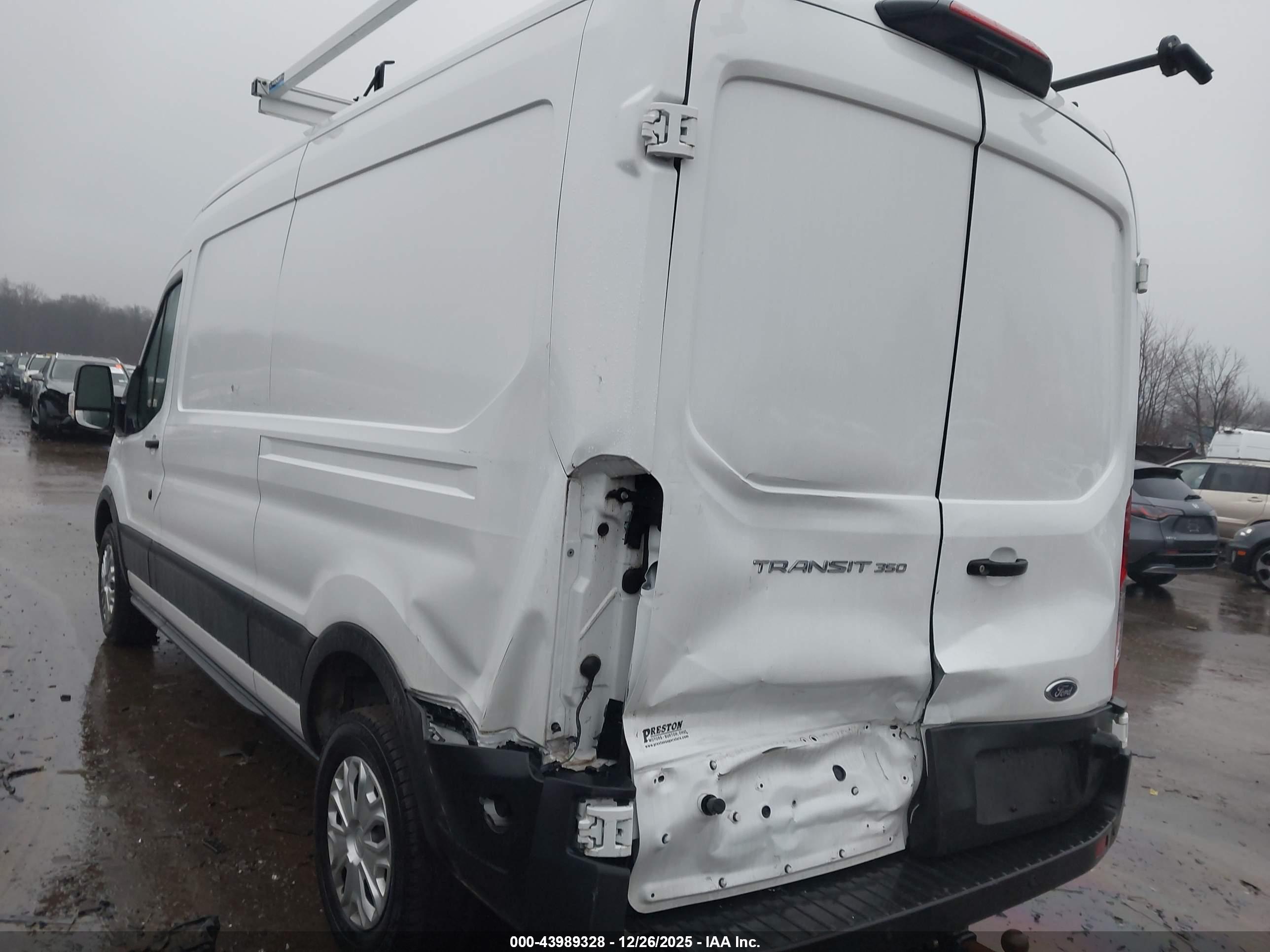 FORD TRANSIT-350 image 3