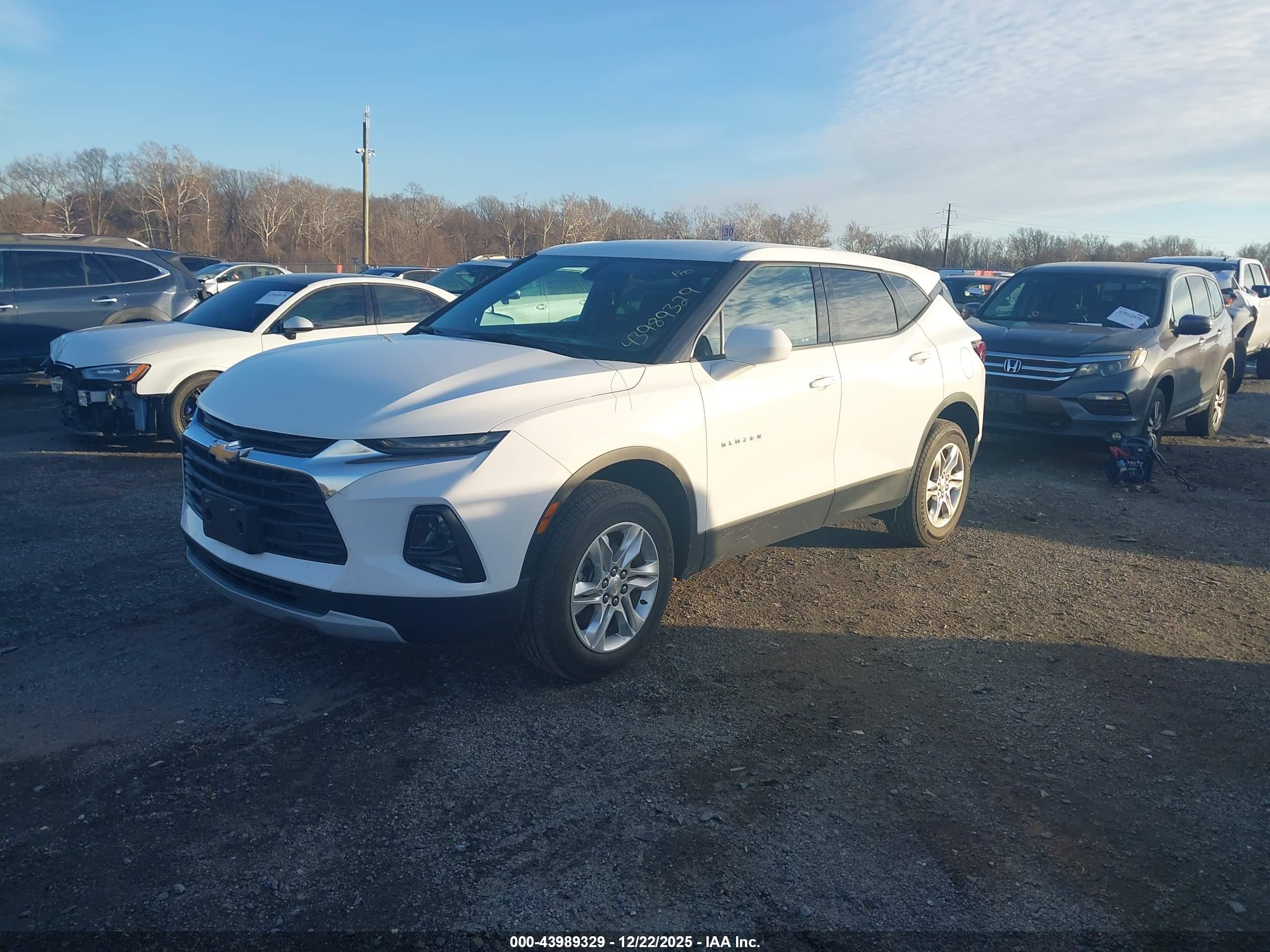 CHEVROLET BLAZER image 2