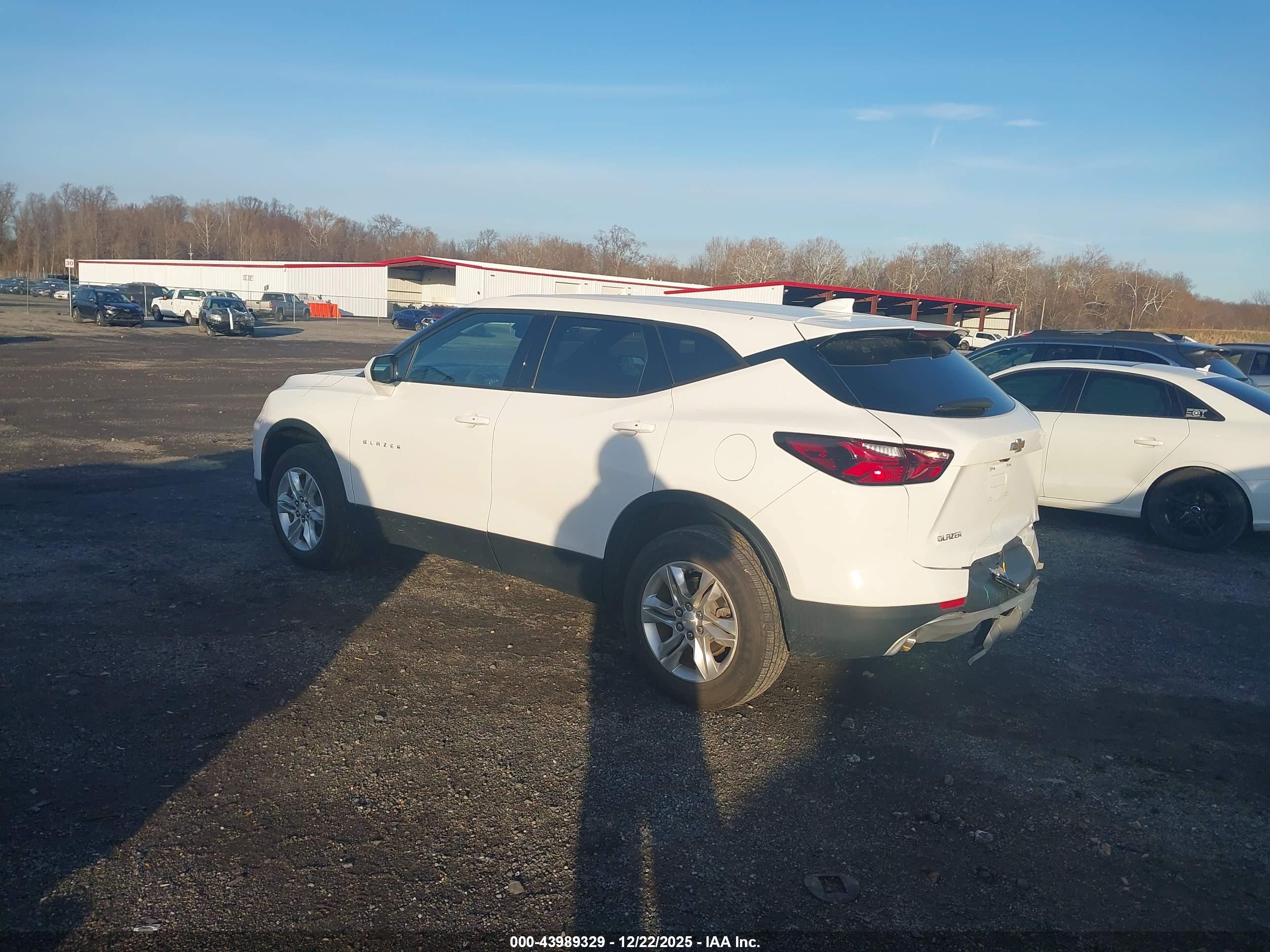 CHEVROLET BLAZER image 3