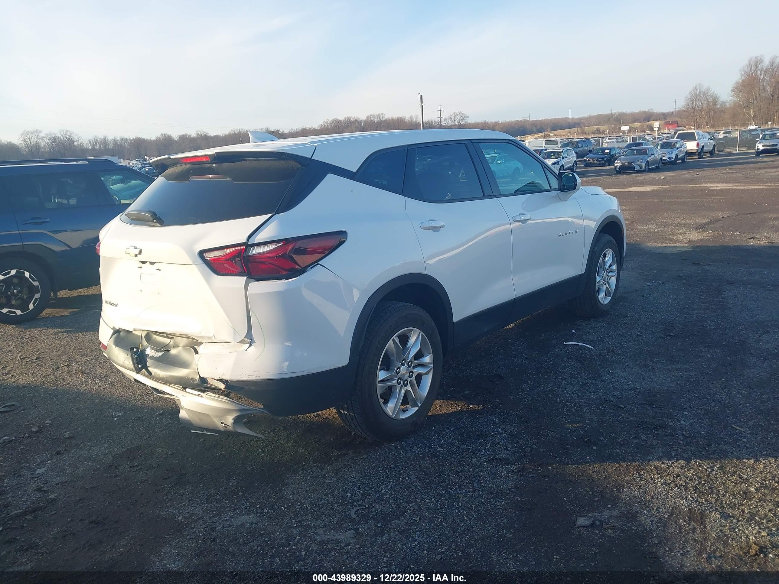 CHEVROLET BLAZER image 4