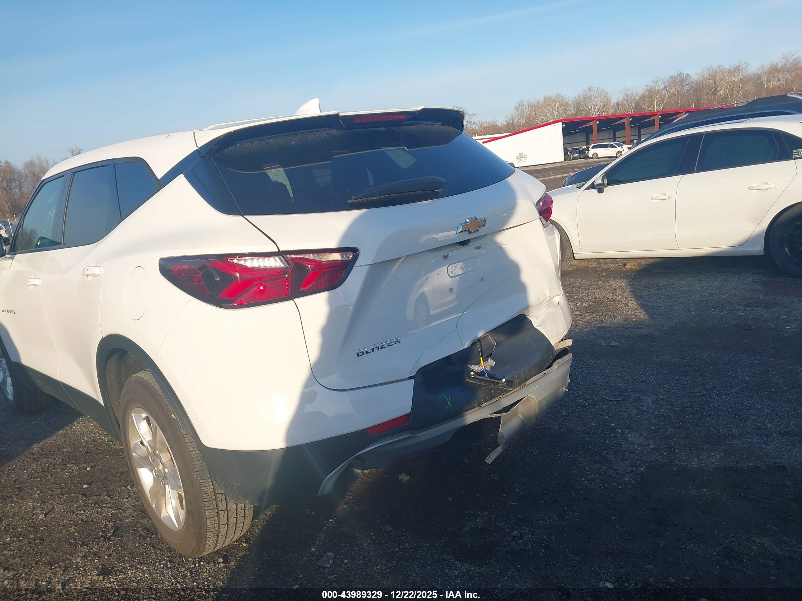 CHEVROLET BLAZER image 6