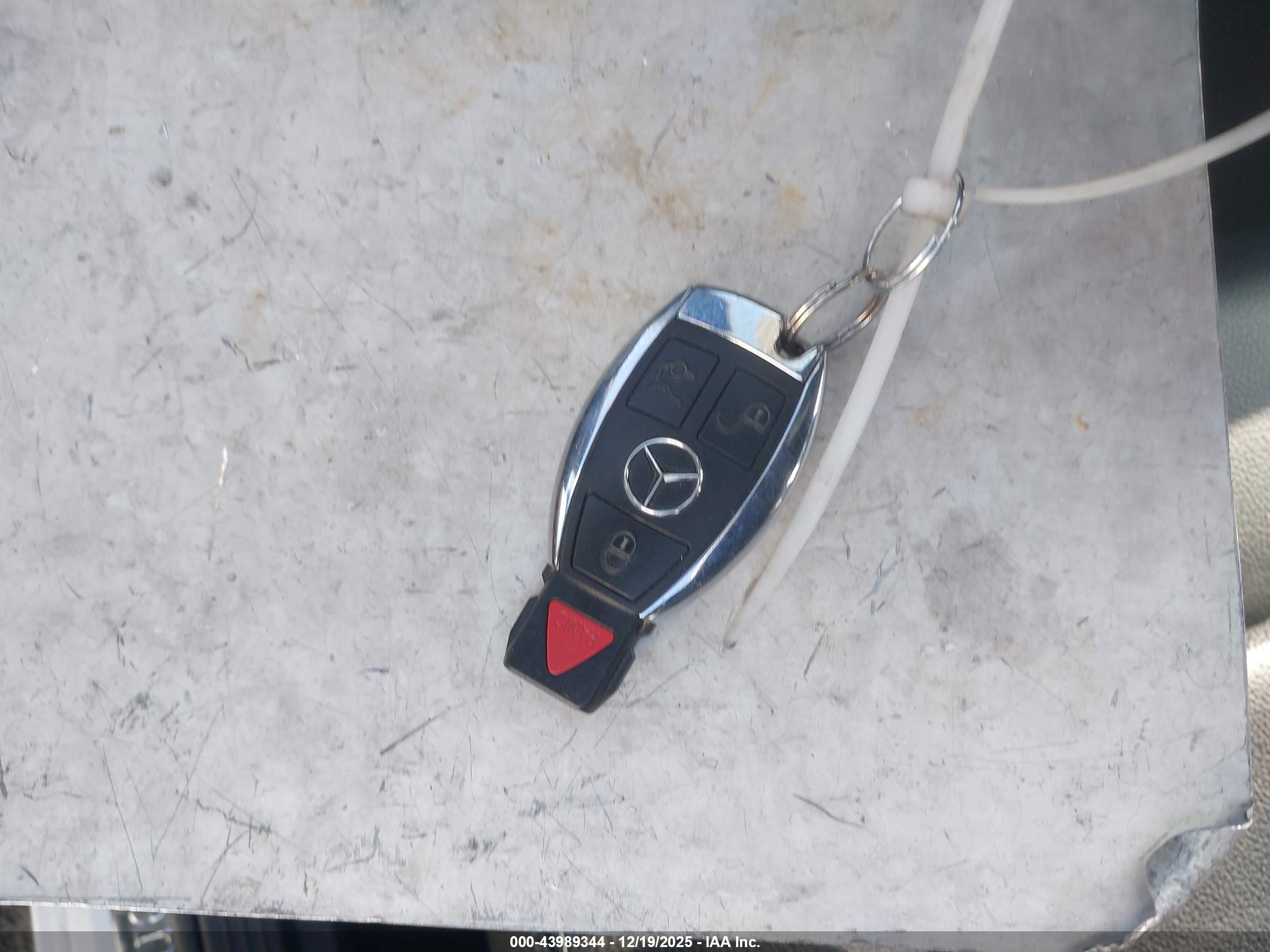 MERCEDES-BENZ E image 11
