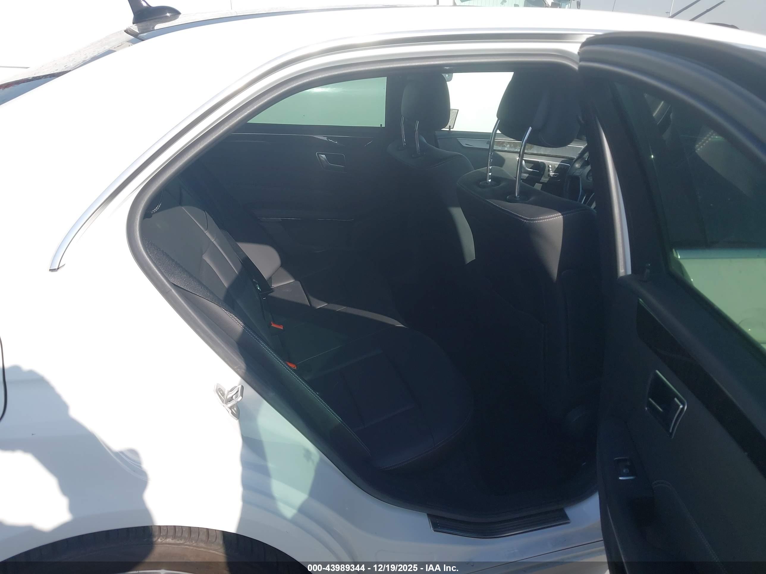 MERCEDES-BENZ E image 8