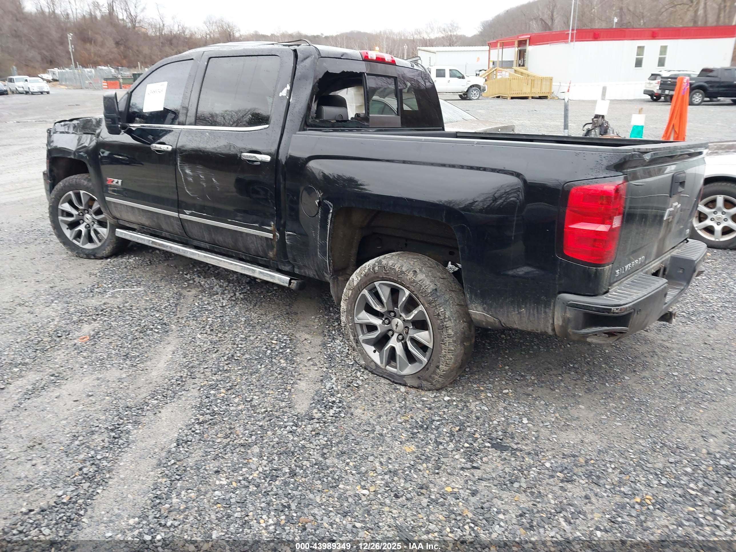 CHEVROLET SILVERADO image 3
