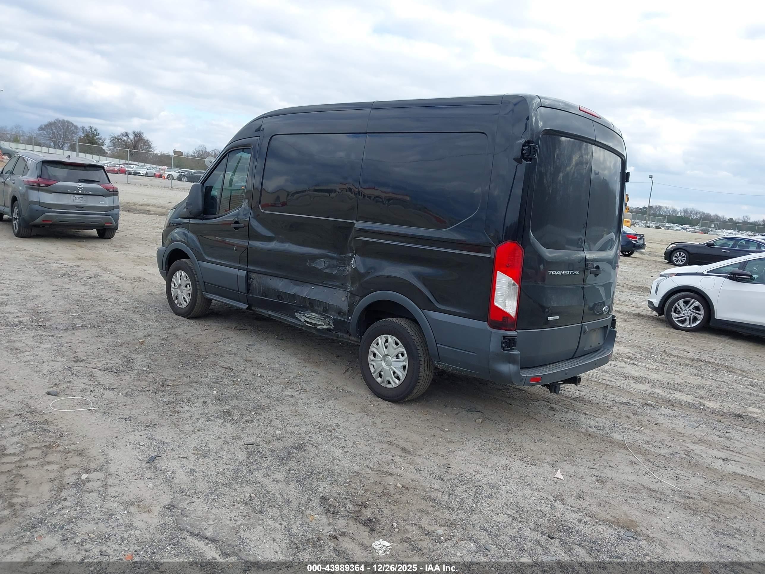 FORD TRANSIT-250 image 3
