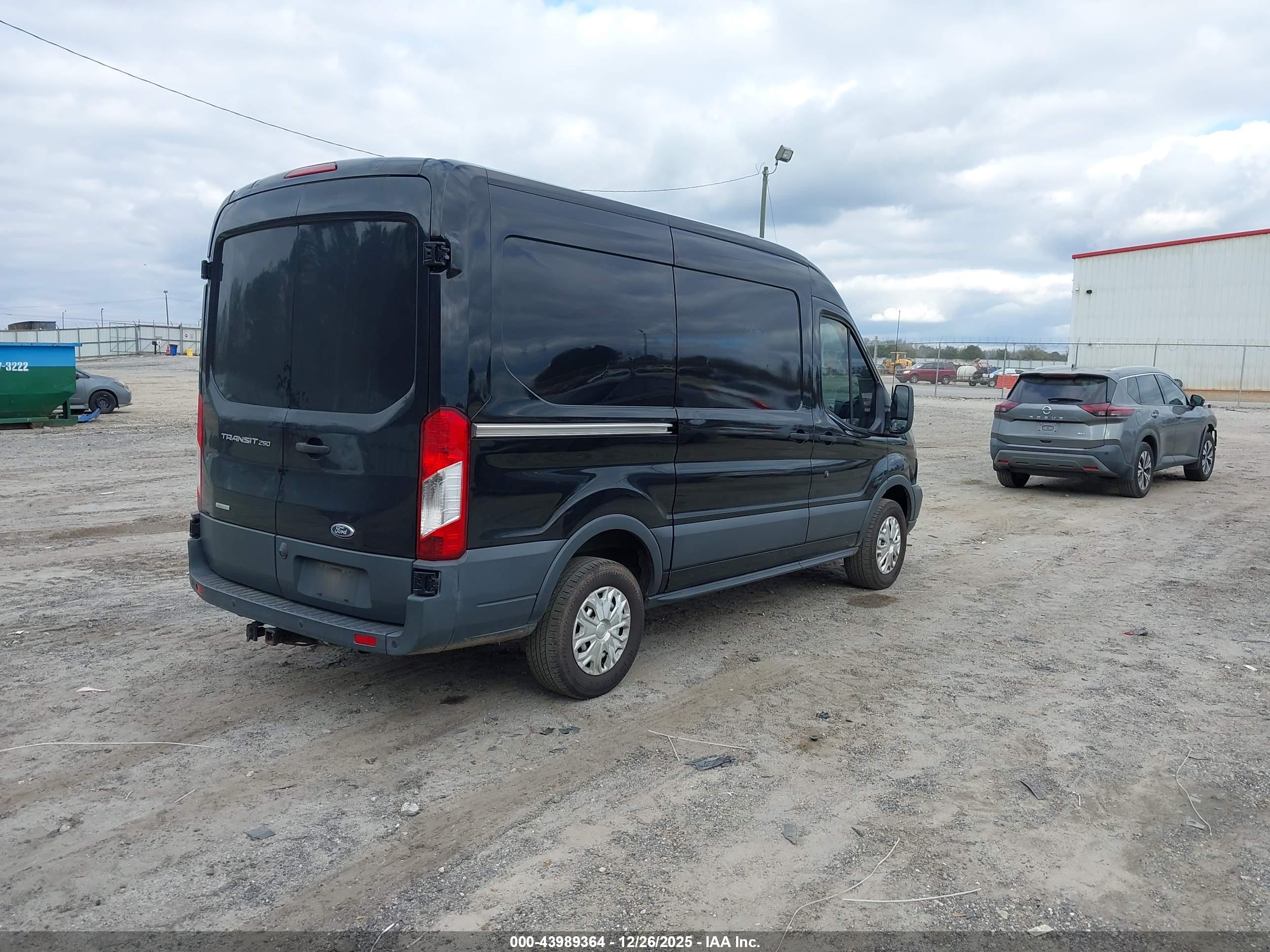 FORD TRANSIT-250 image 4
