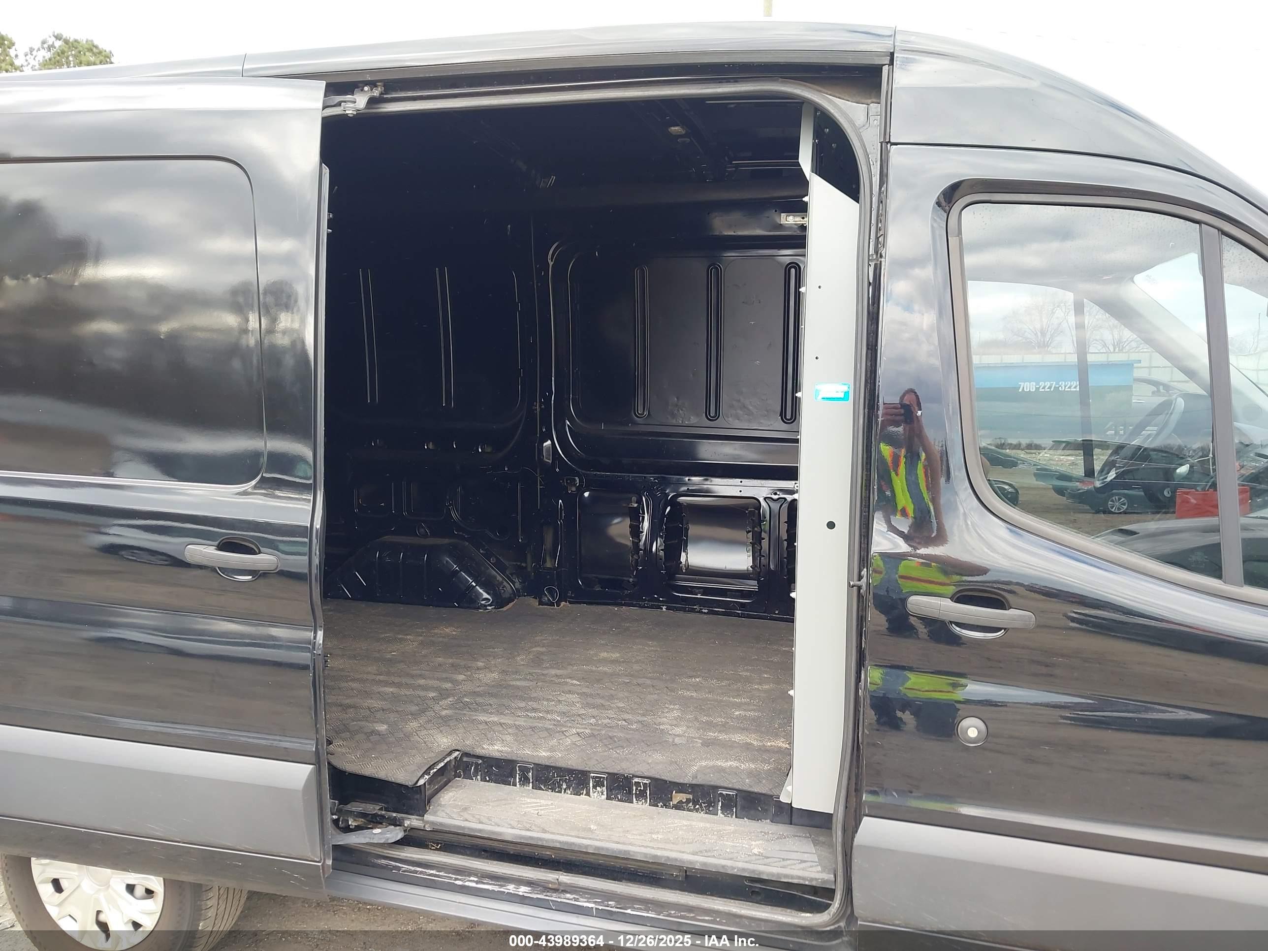 FORD TRANSIT-250 image 8