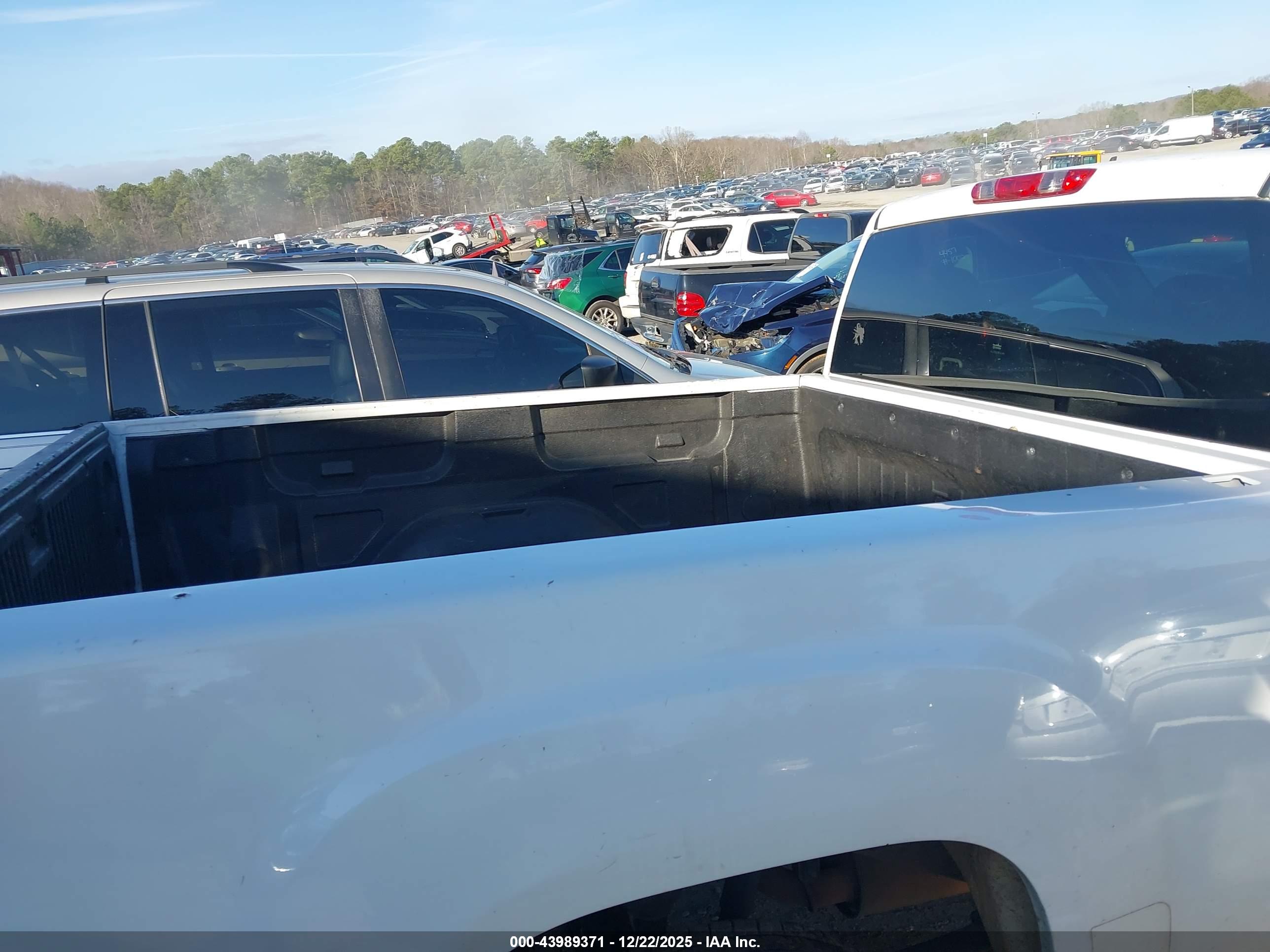 GMC SIERRA image 8