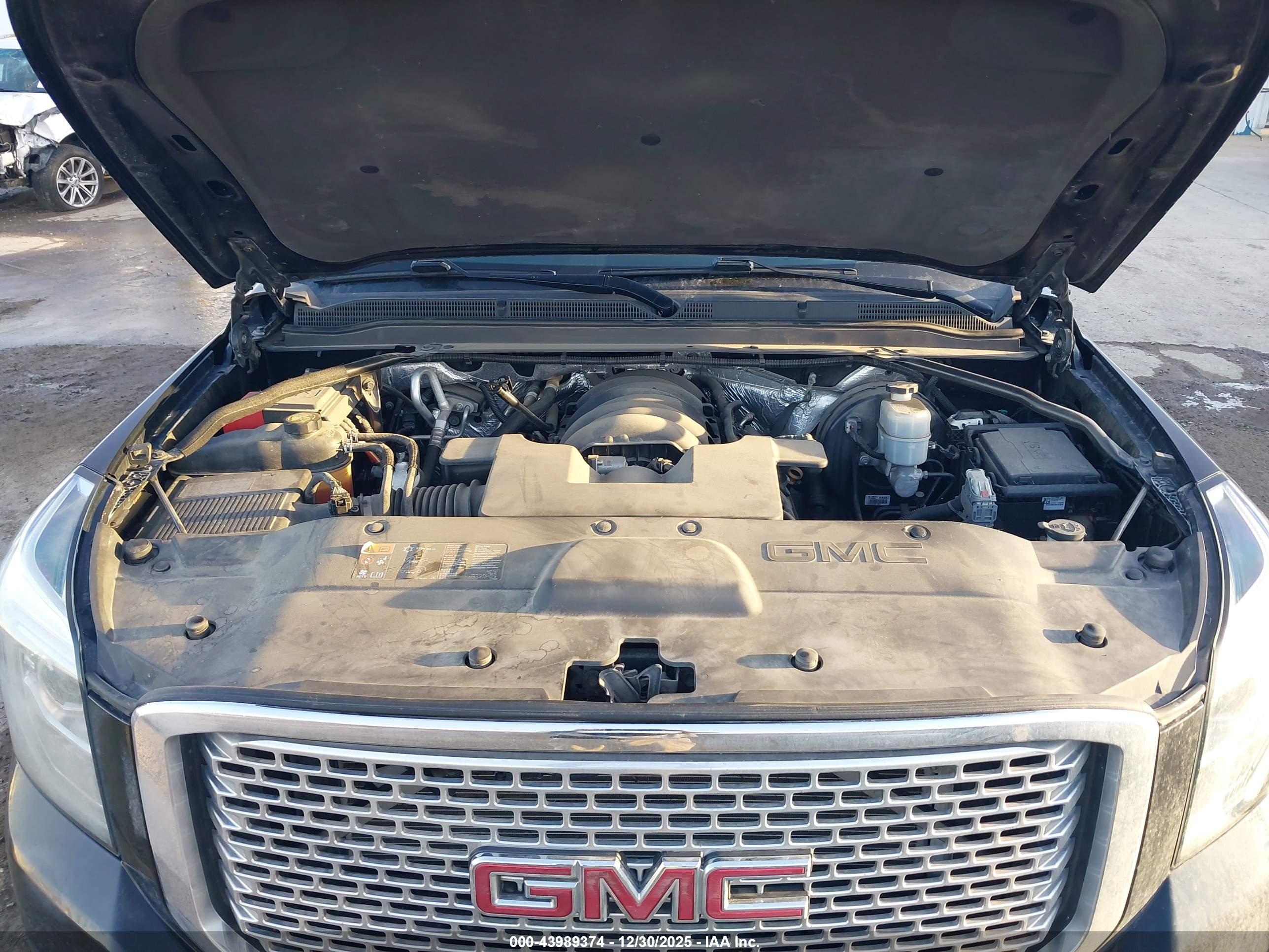GMC YUKON image 10