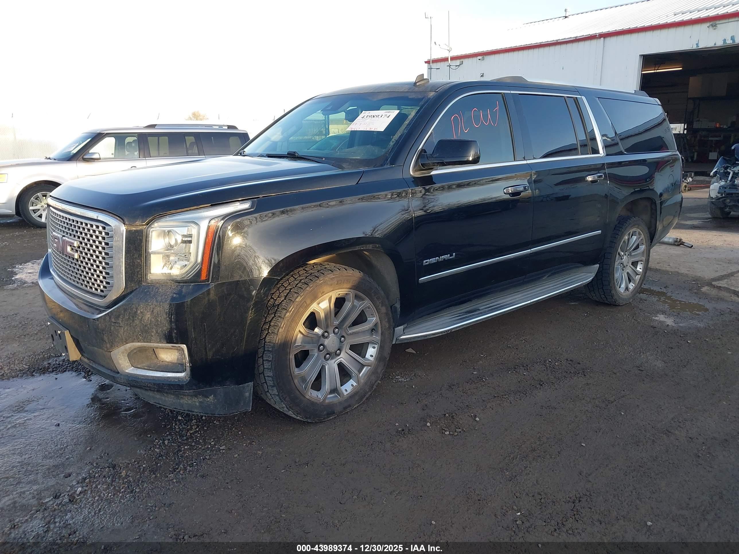 GMC YUKON image 2