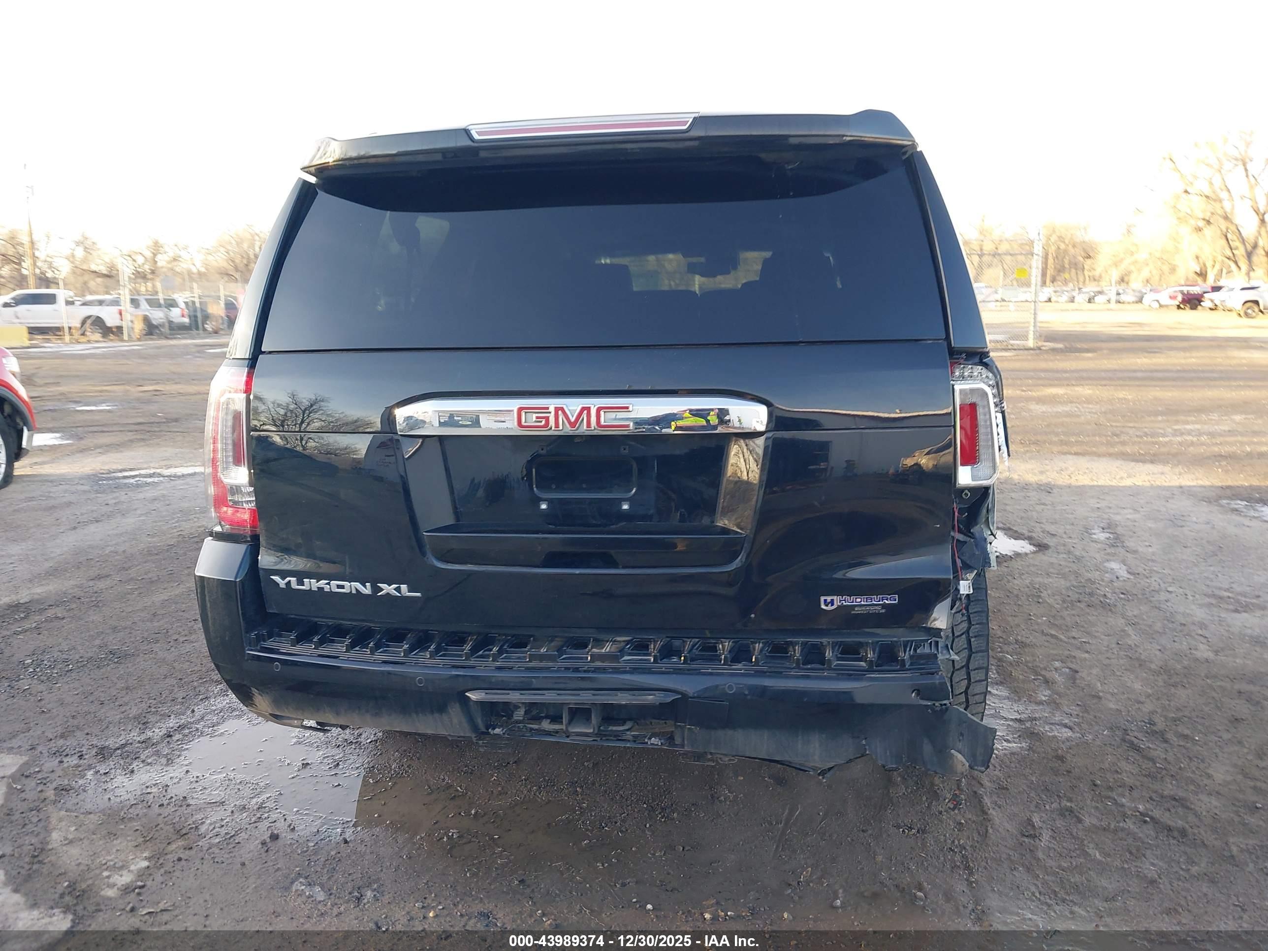 GMC YUKON image 6