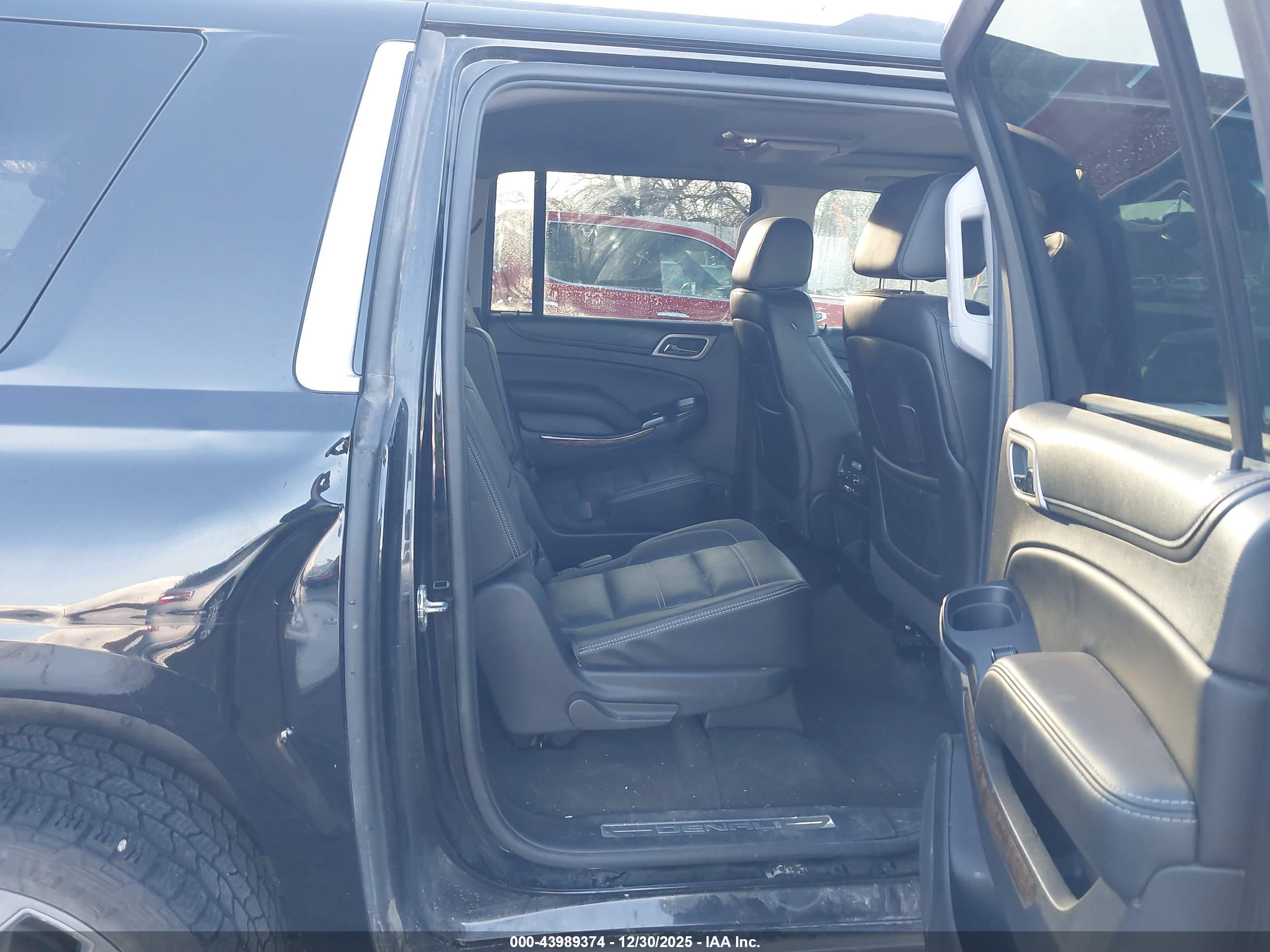 GMC YUKON image 8