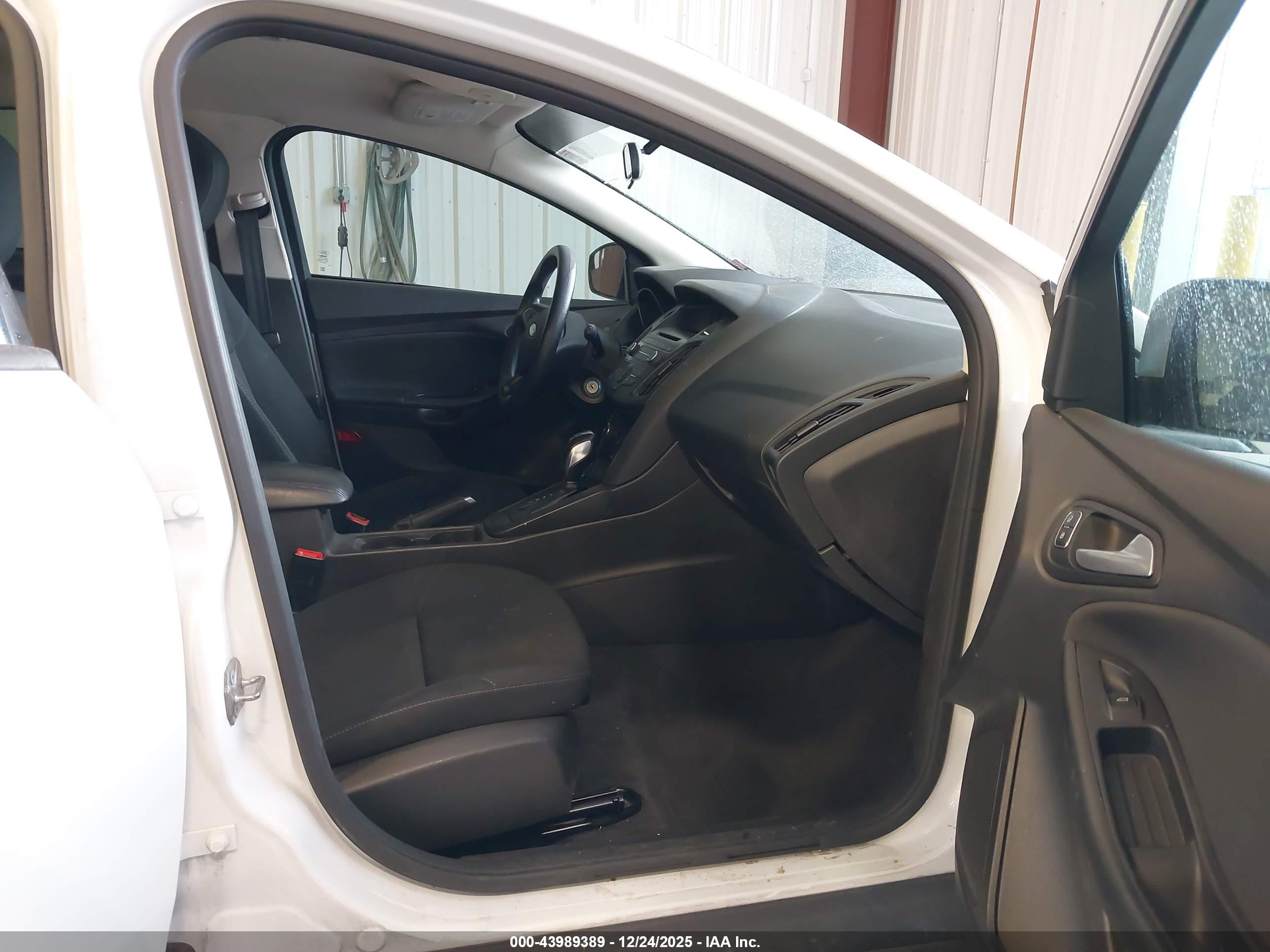 FORD FOCUS image 5