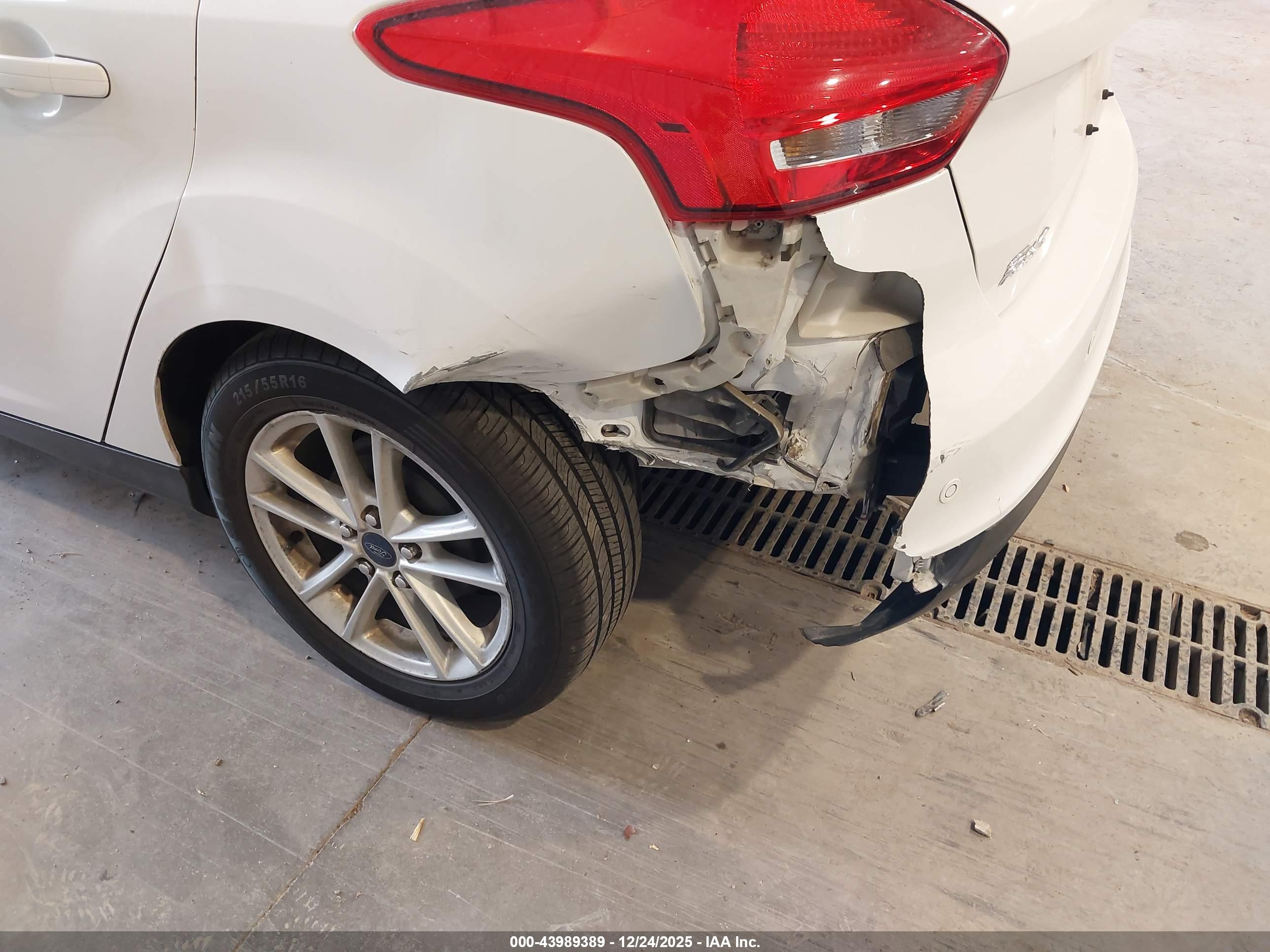 FORD FOCUS image 6