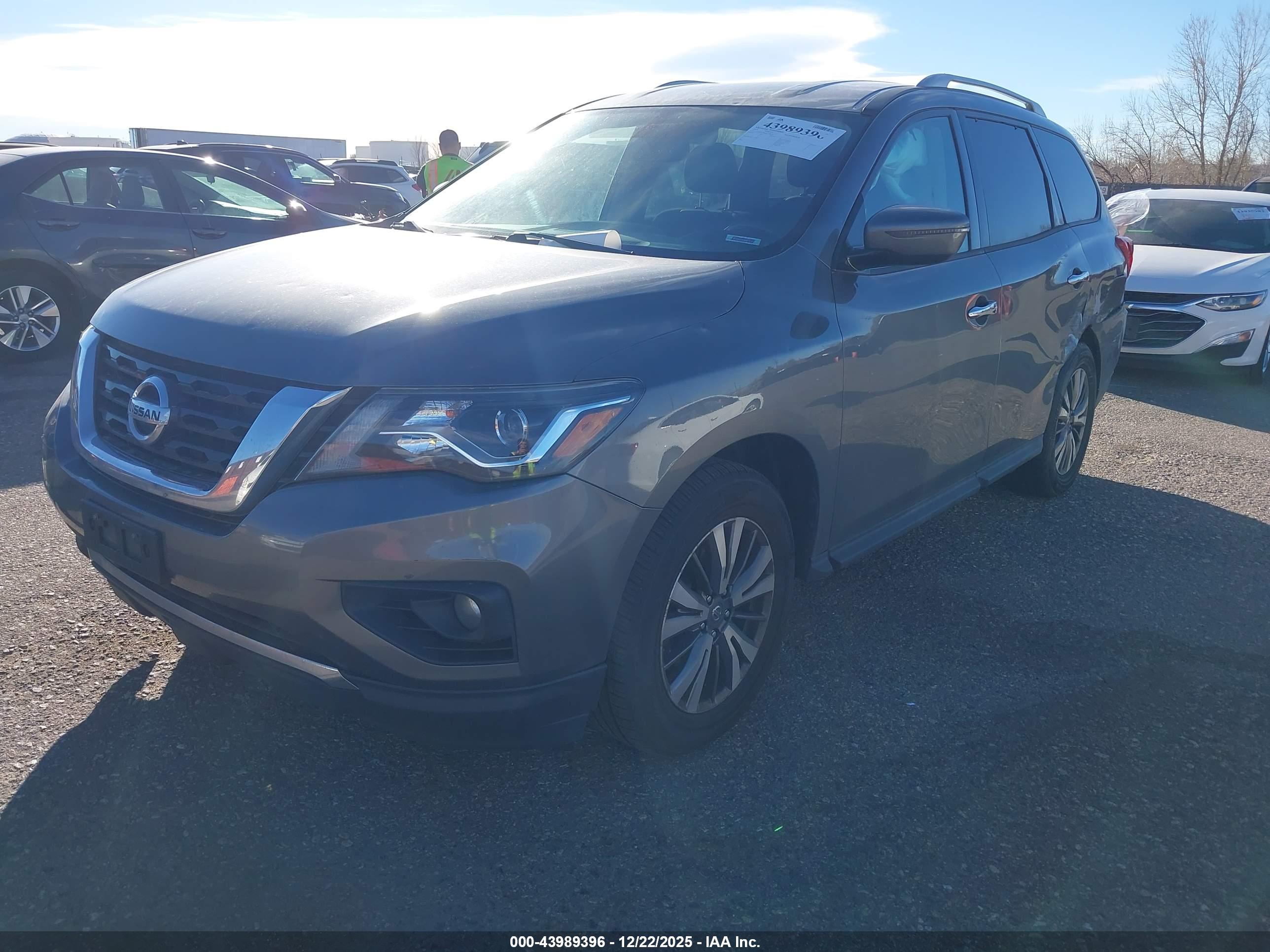 NISSAN PATHFINDER image 2