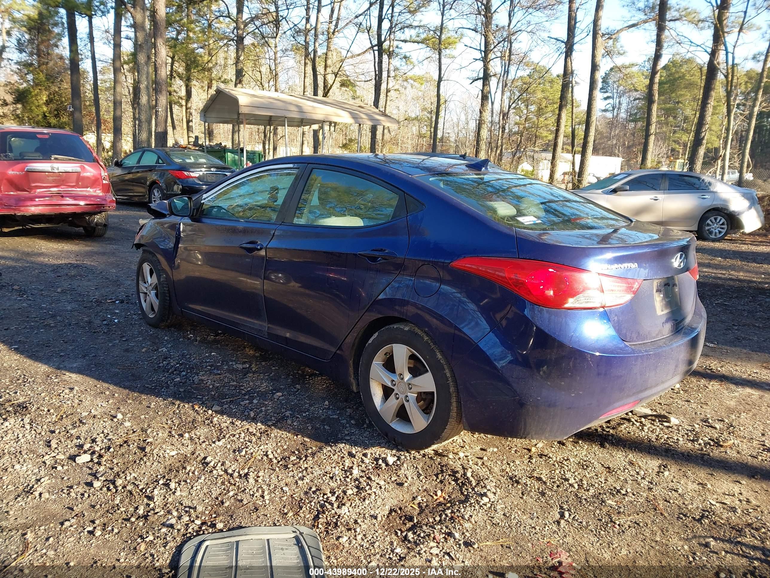 HYUNDAI ELANTRA image 3