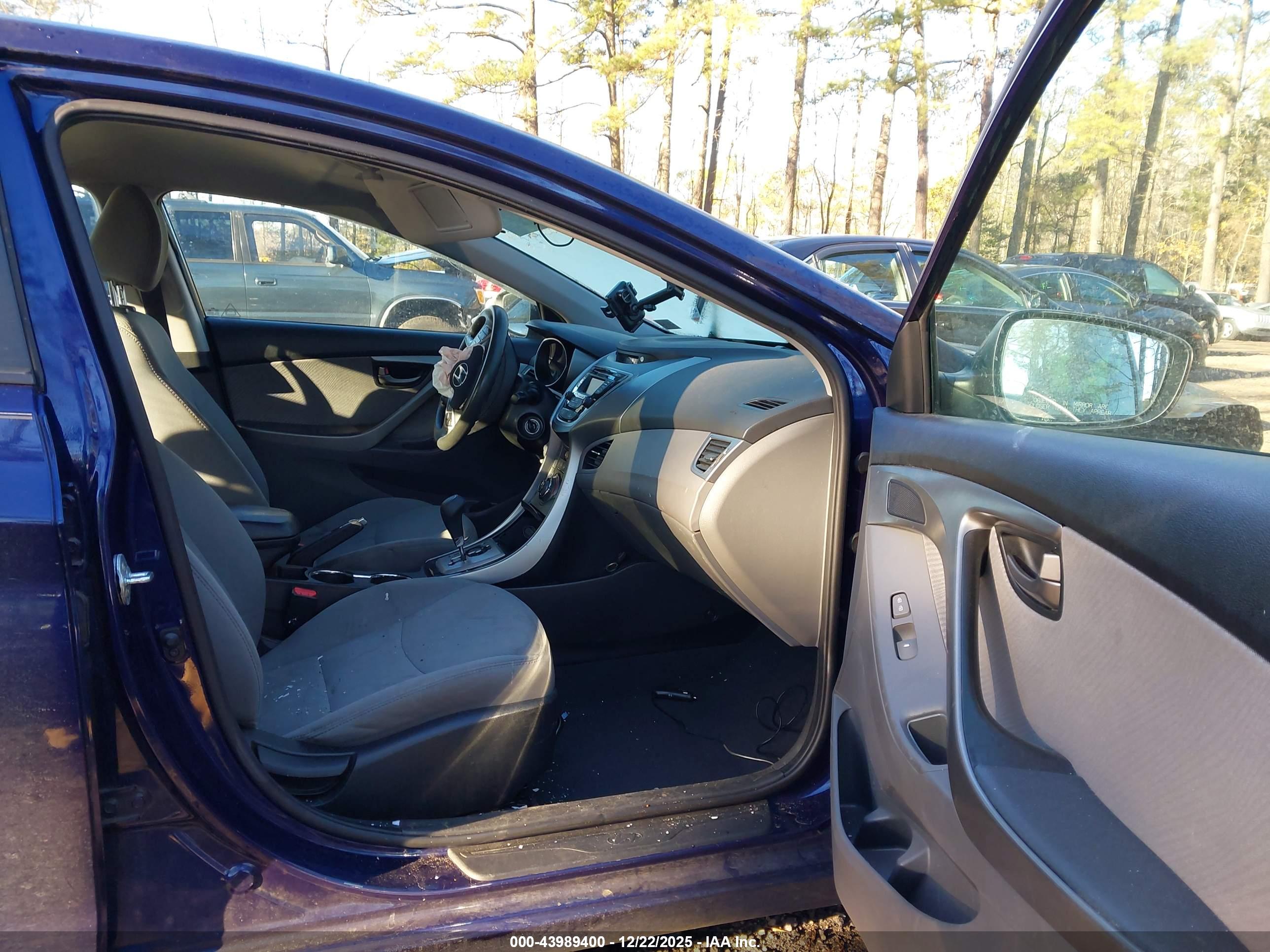 HYUNDAI ELANTRA image 5