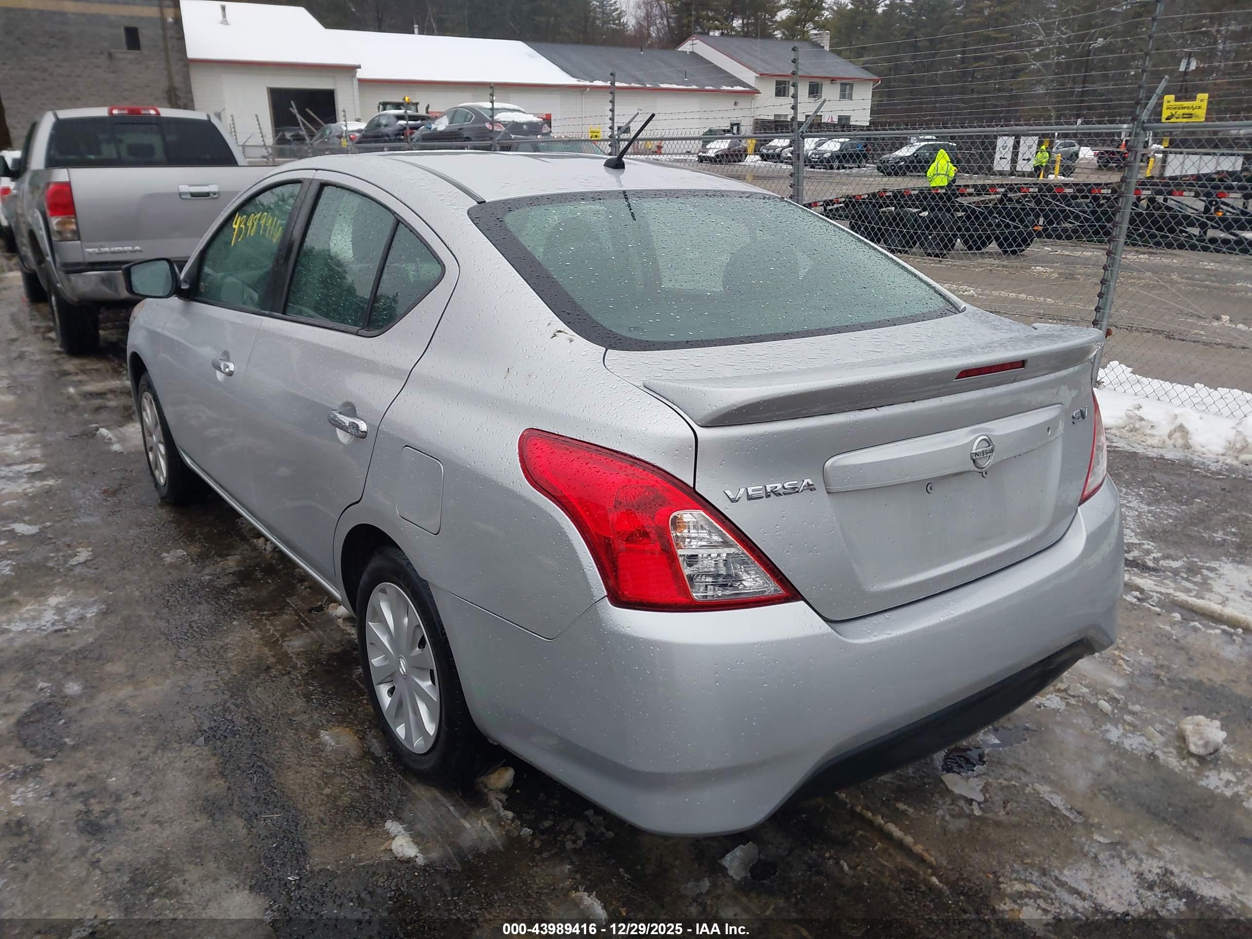 NISSAN VERSA image 3