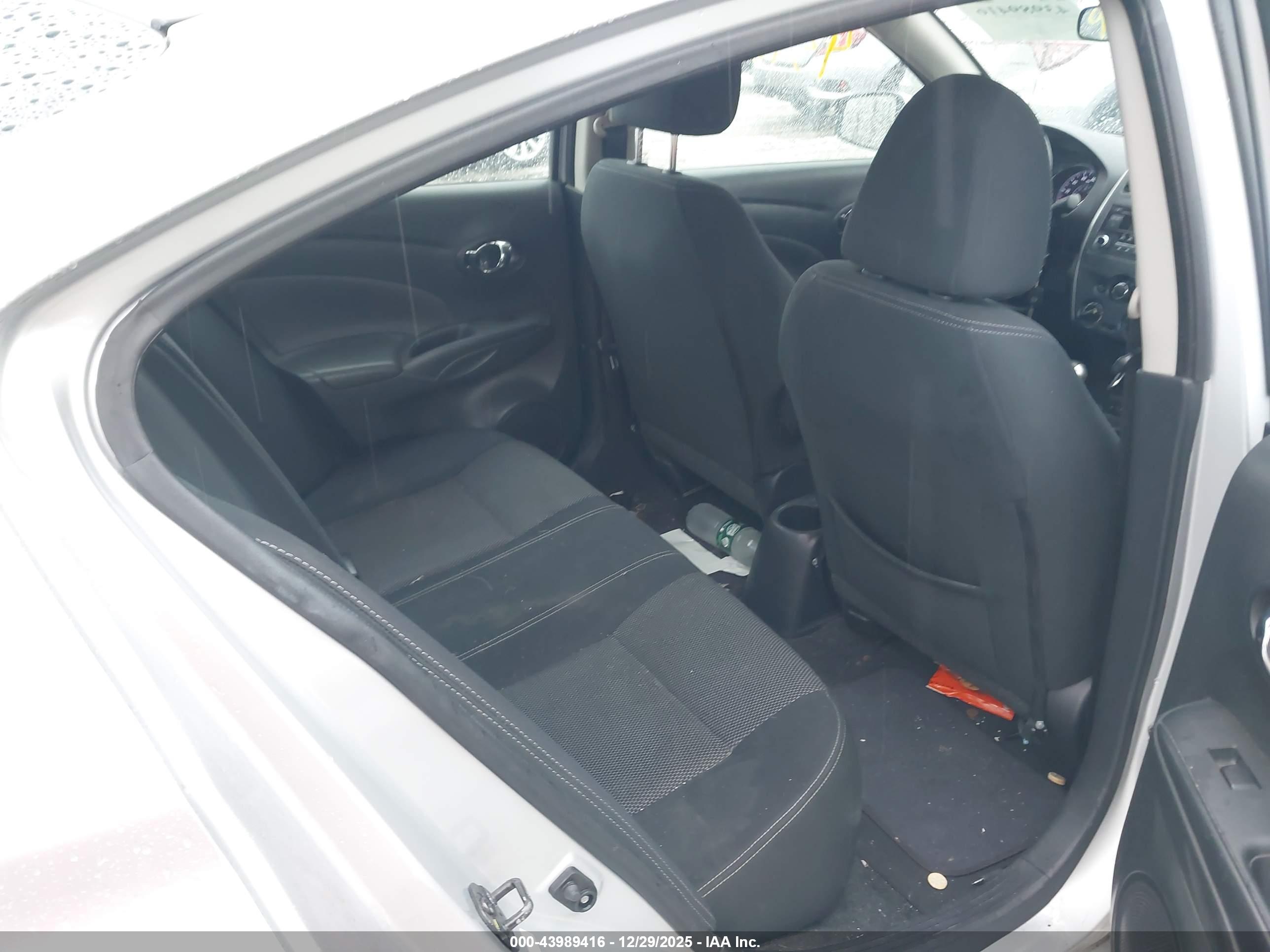 NISSAN VERSA image 8