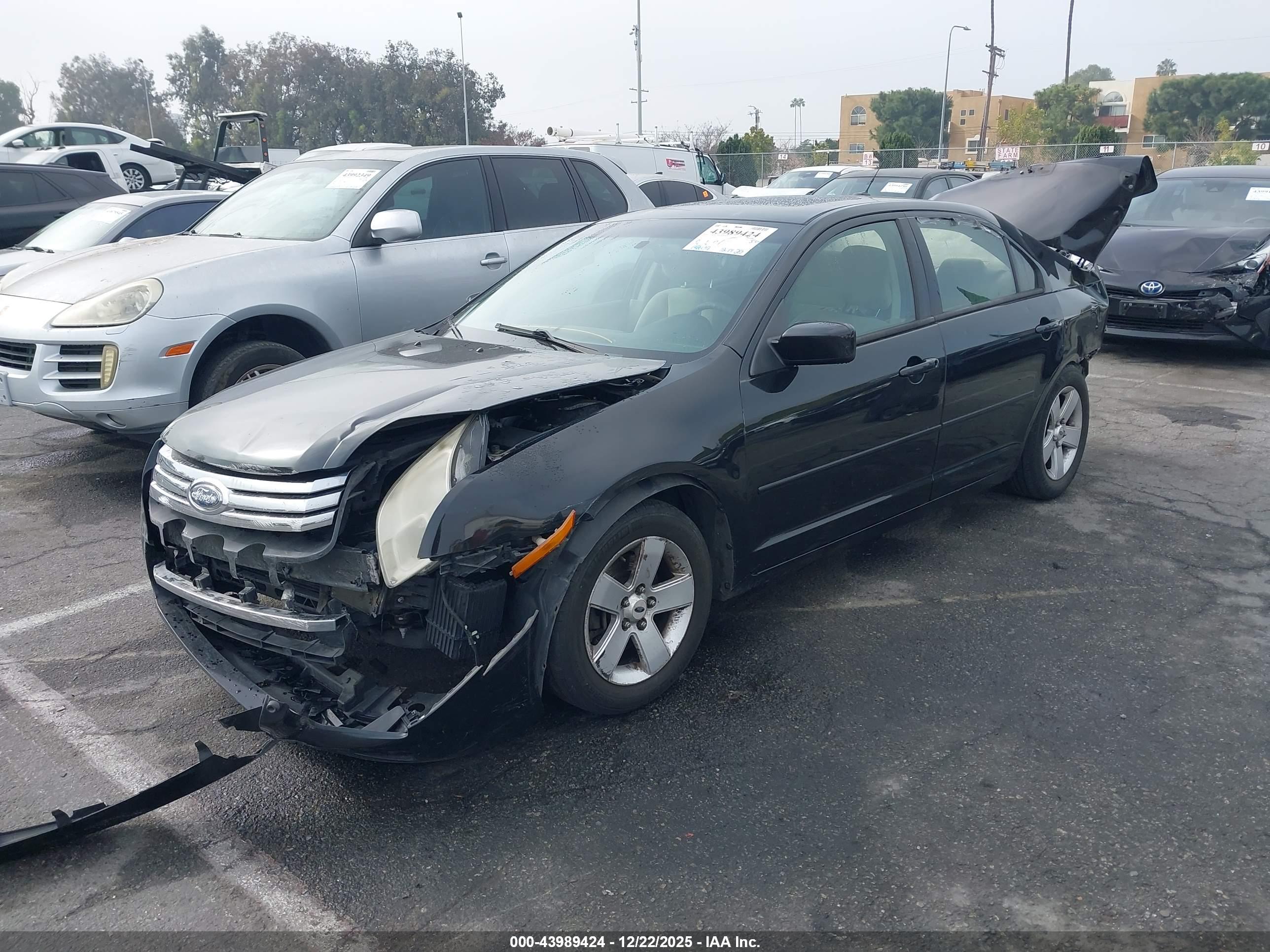 FORD FUSION image 2