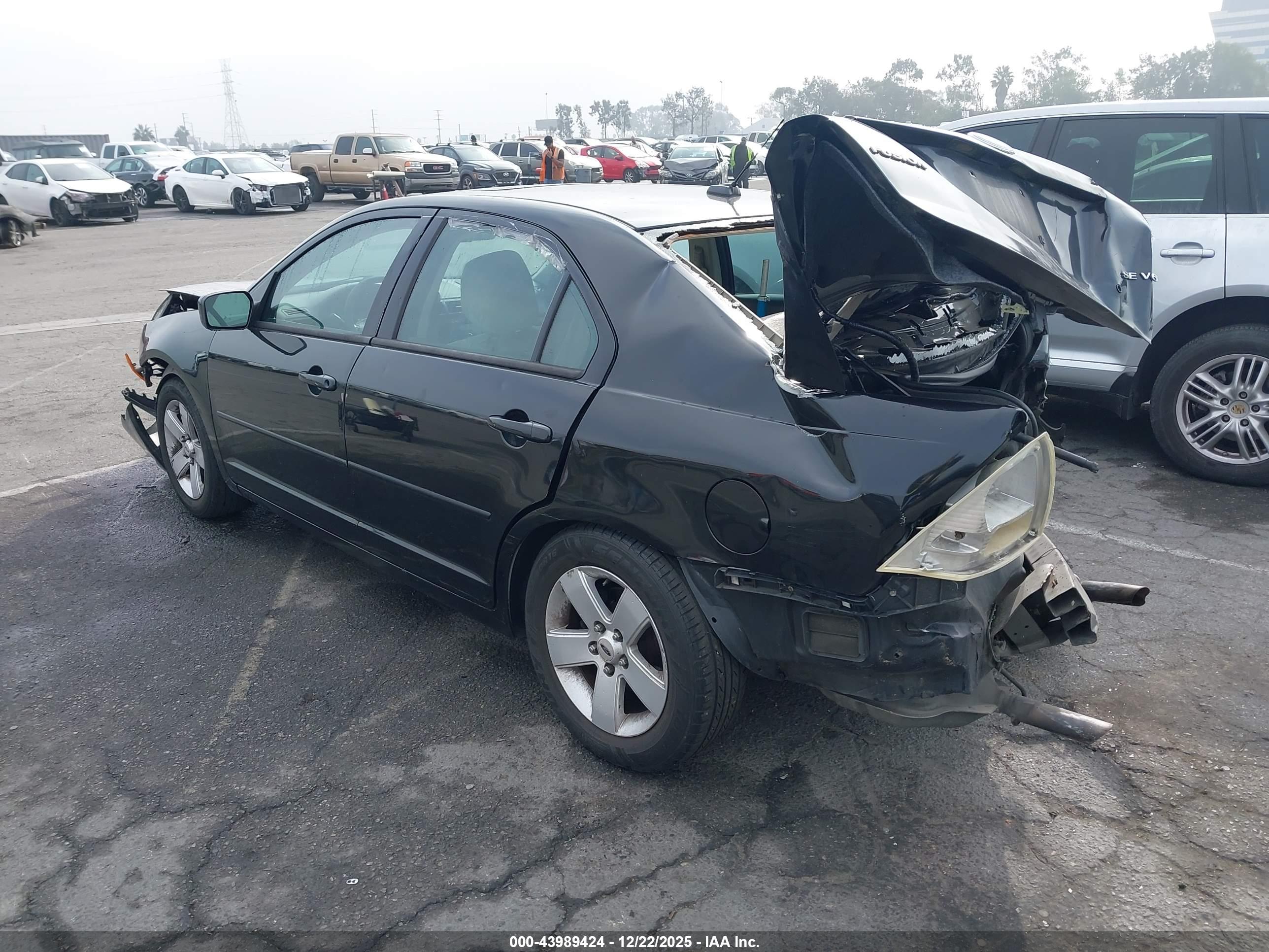 FORD FUSION image 3