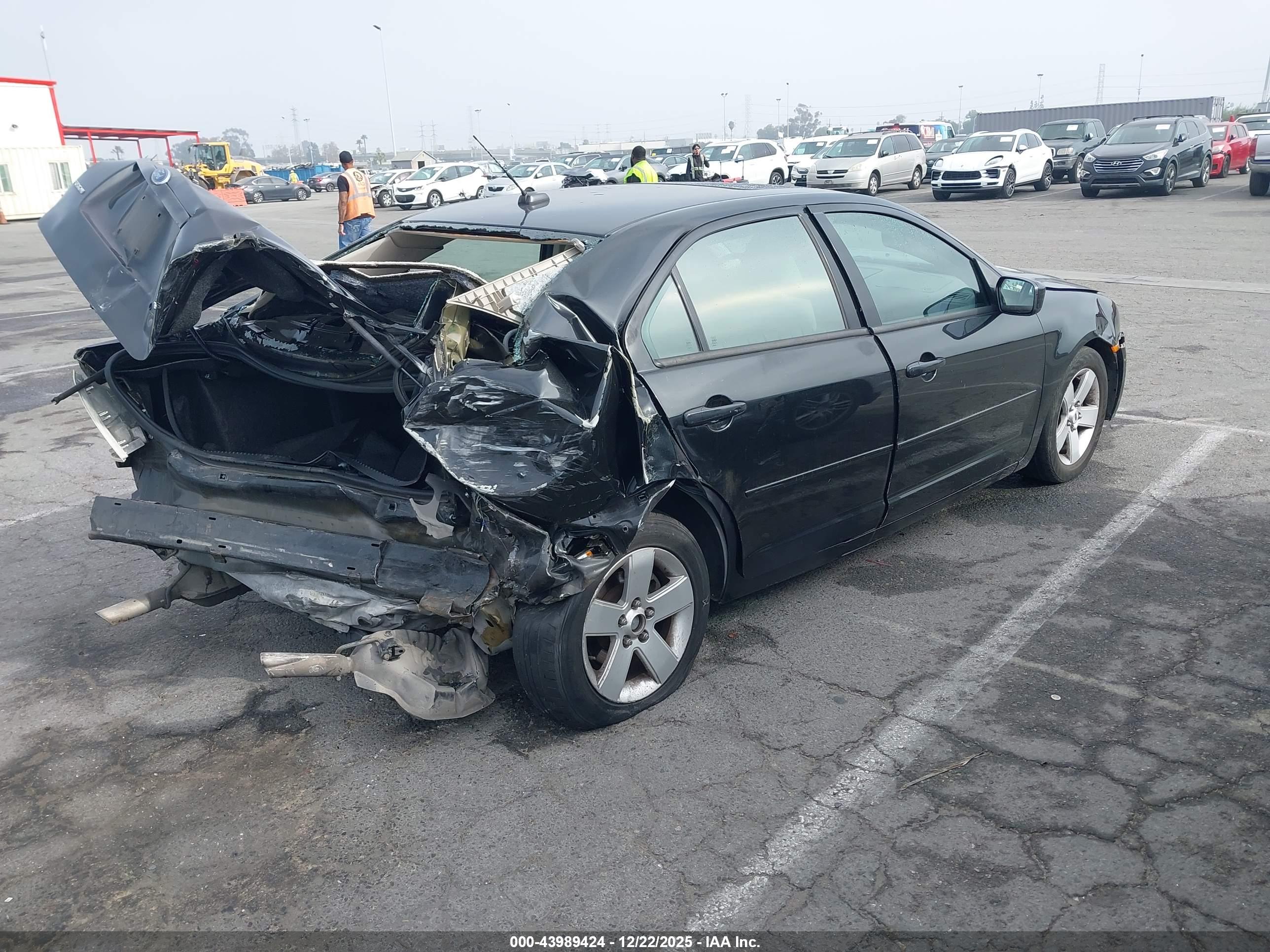 FORD FUSION image 4